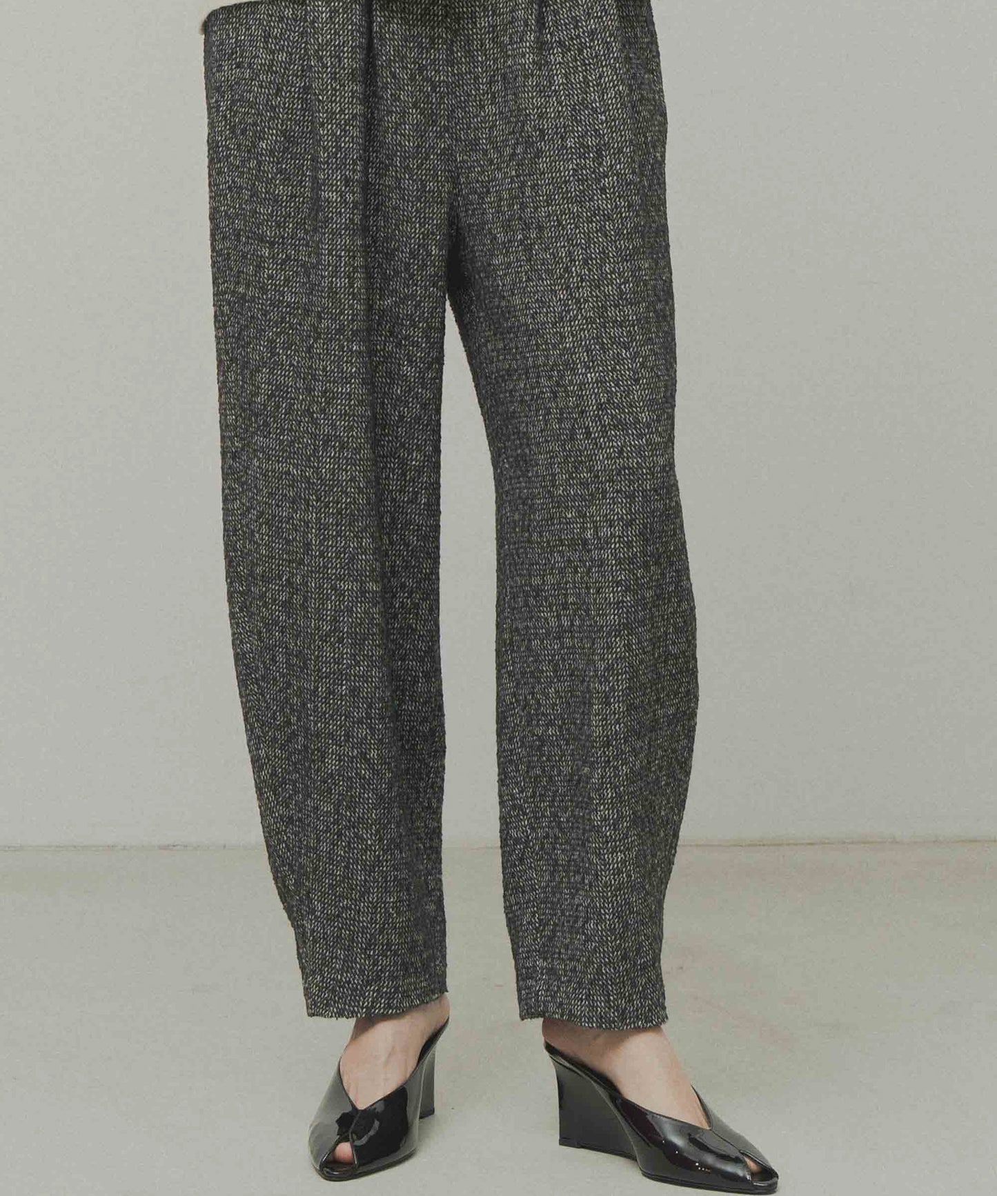 tweed tapered pants / WHT26FPT4082