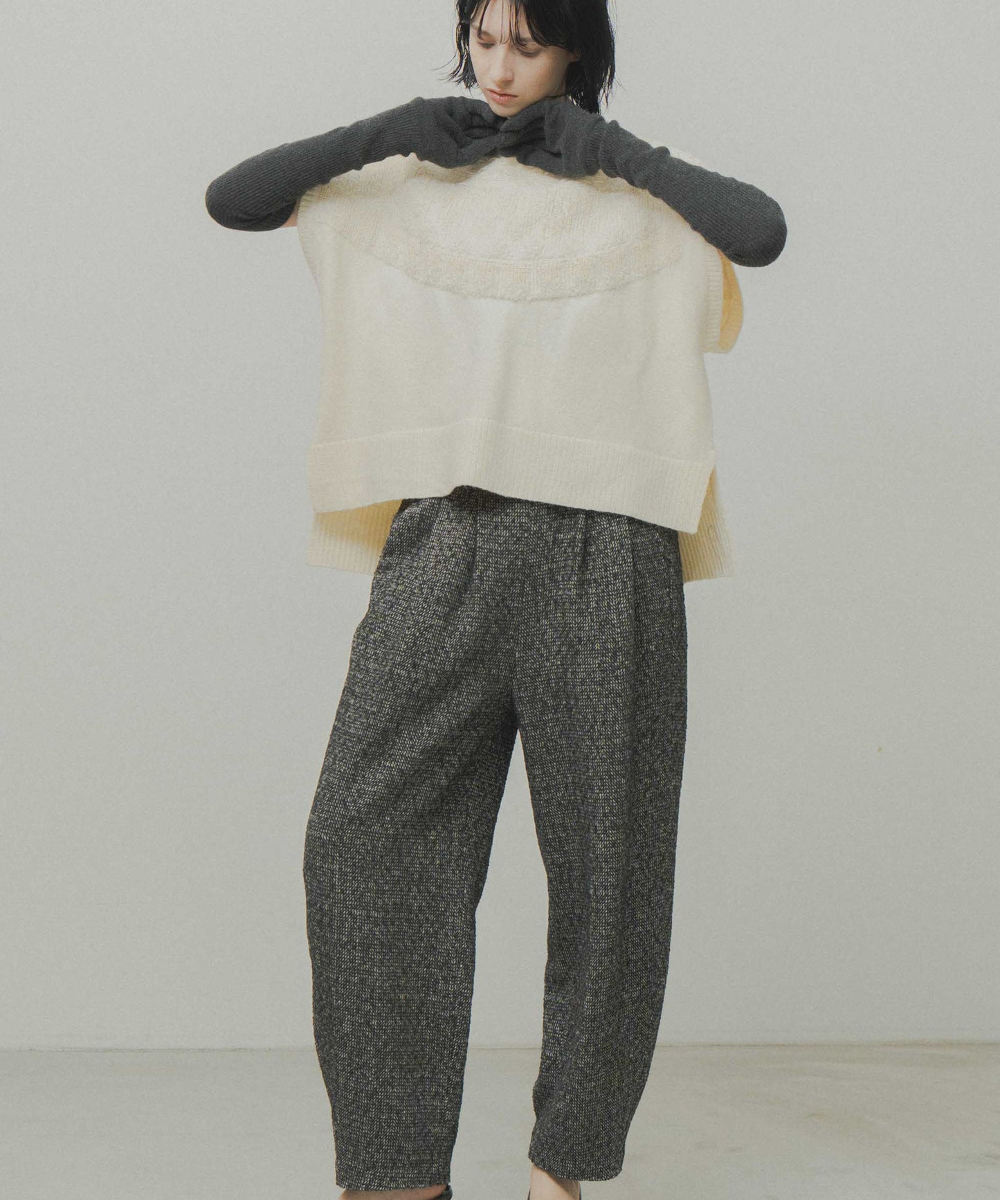 tweed tapered pants / WHT26FPT4082
