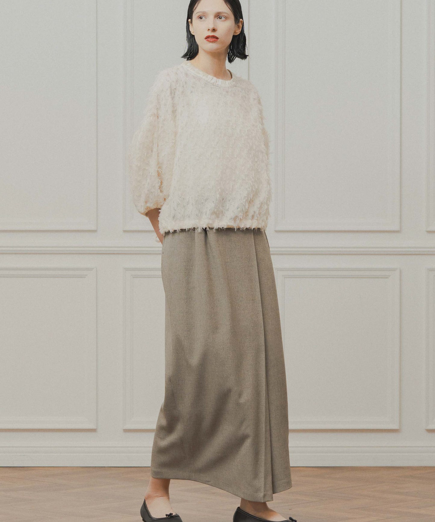 asymmetry tuck skirt / WHT26FSK4033