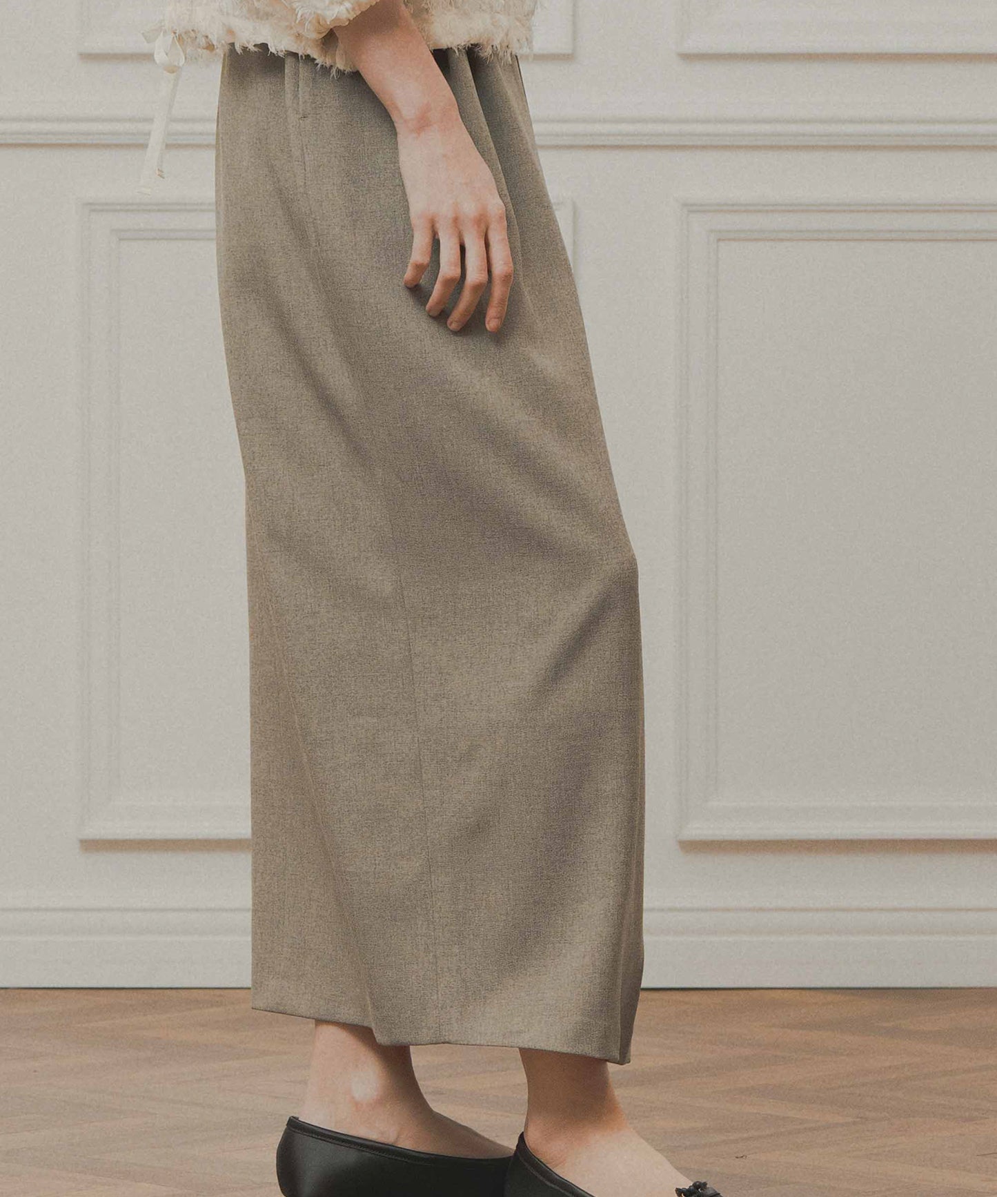 asymmetry tuck skirt / WHT26FSK4033