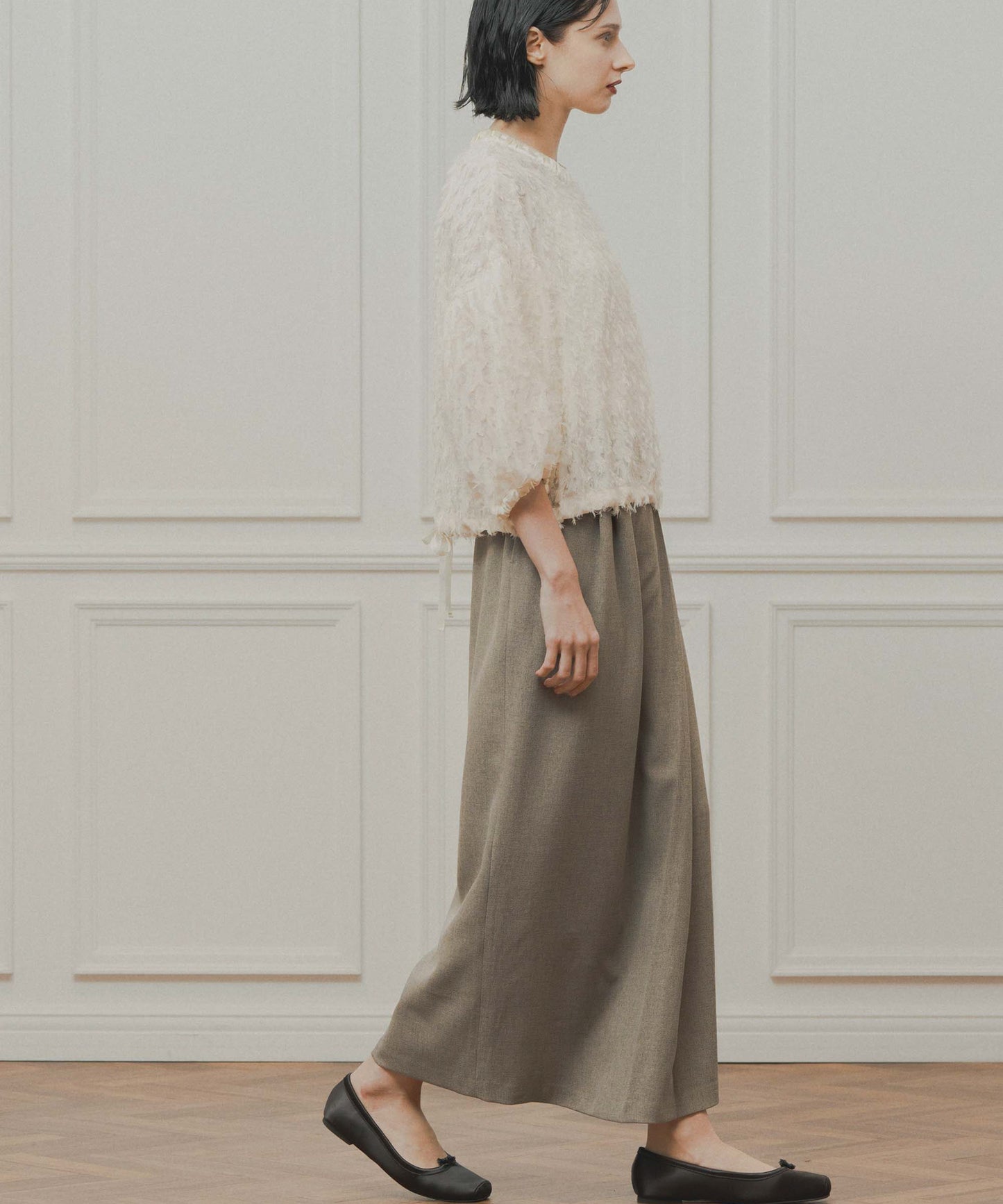 asymmetry tuck skirt / WHT26FSK4033