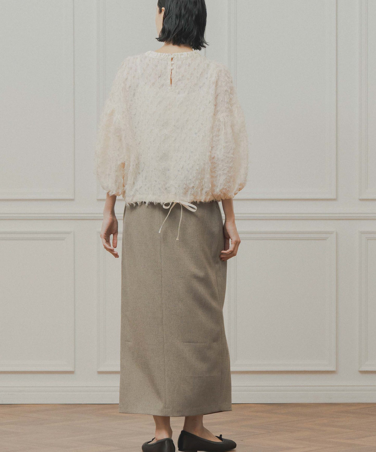 asymmetry tuck skirt / WHT26FSK4033