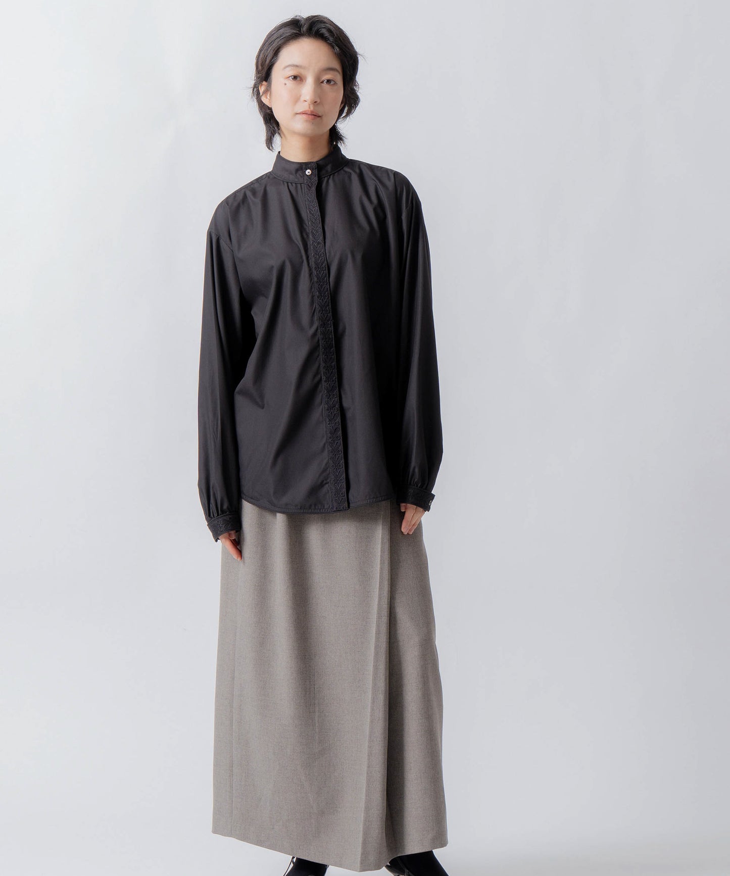 asymmetry tuck skirt / WHT26FSK4033