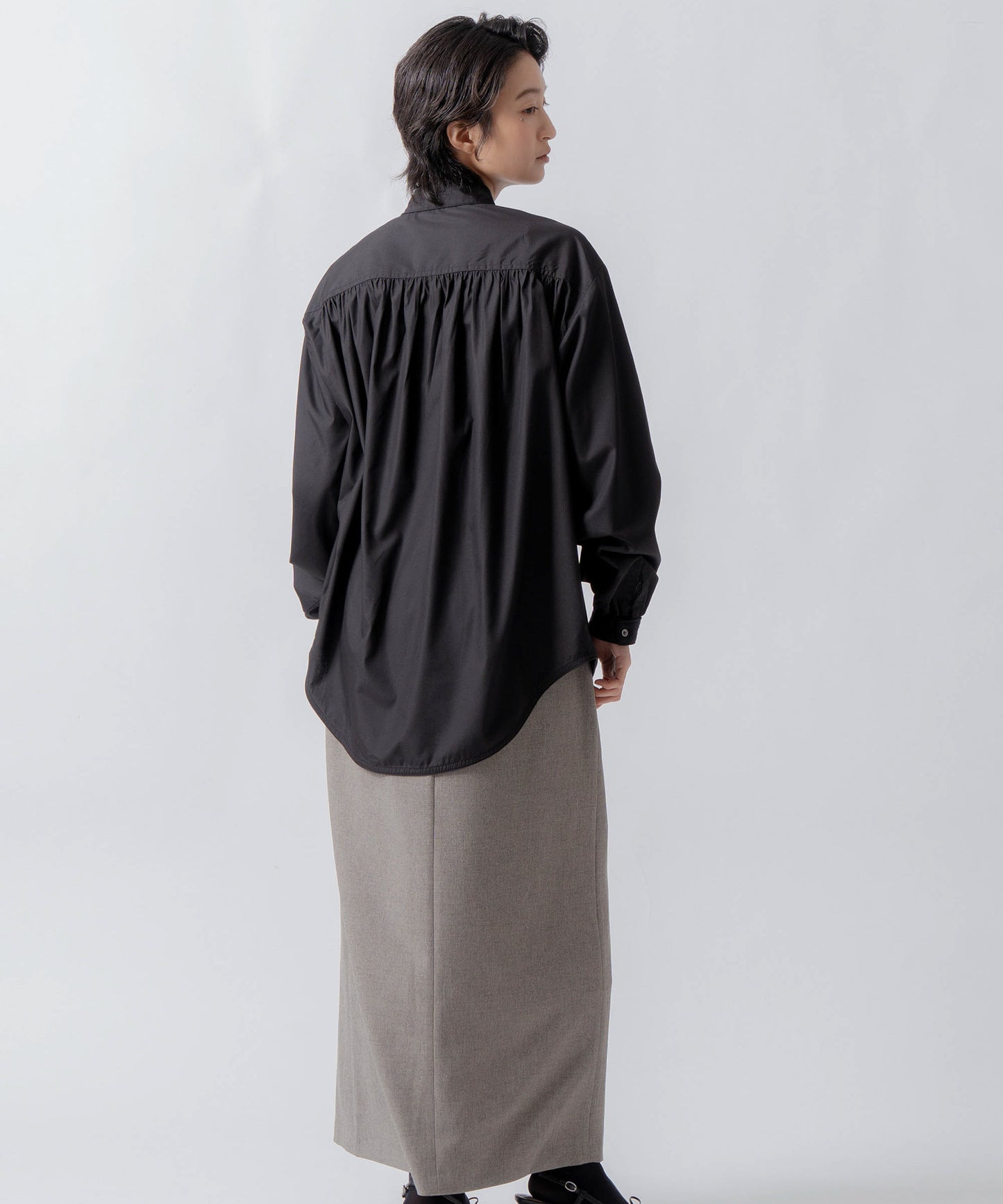 asymmetry tuck skirt / WHT26FSK4033