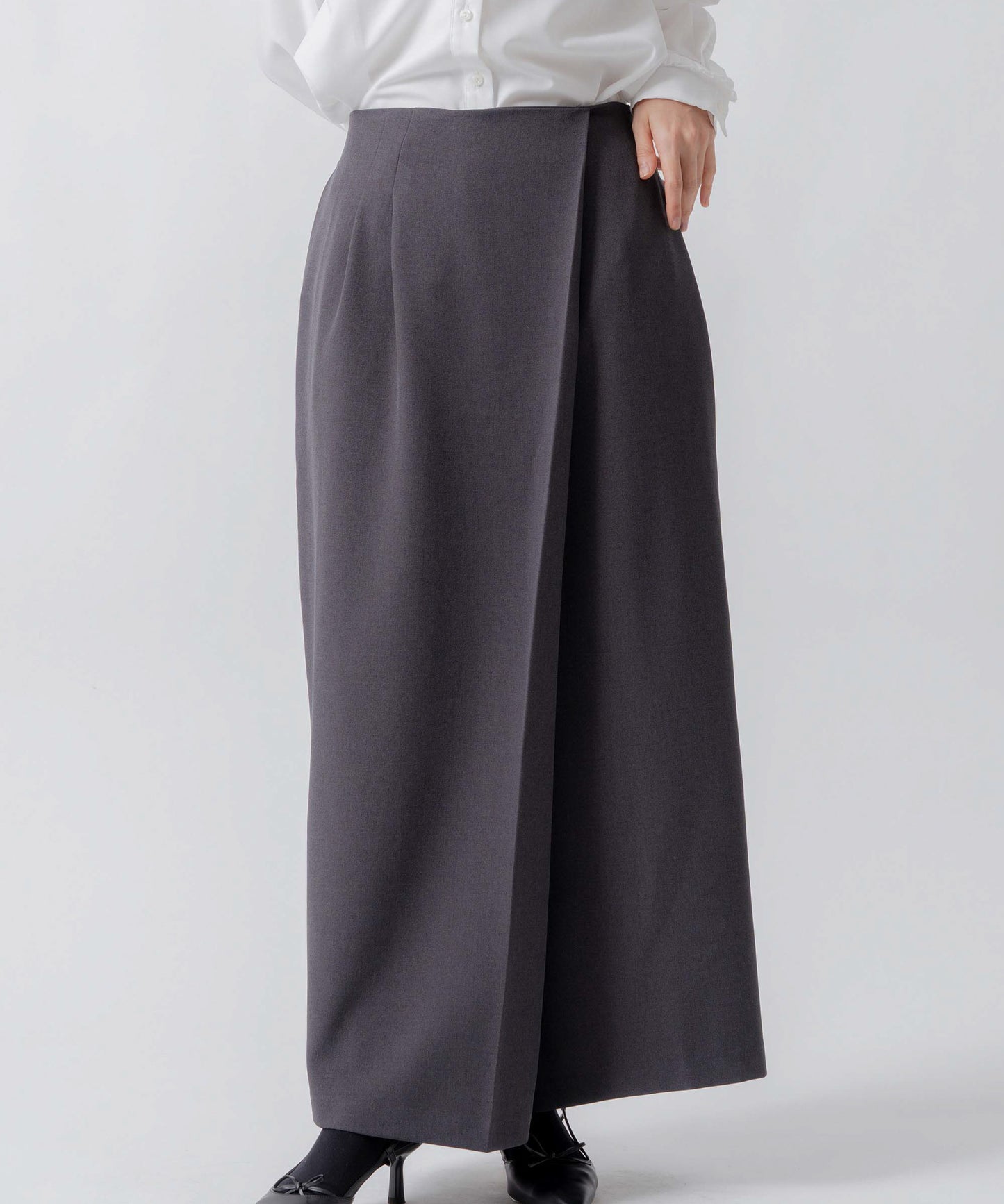 asymmetry tuck skirt / WHT26FSK4033