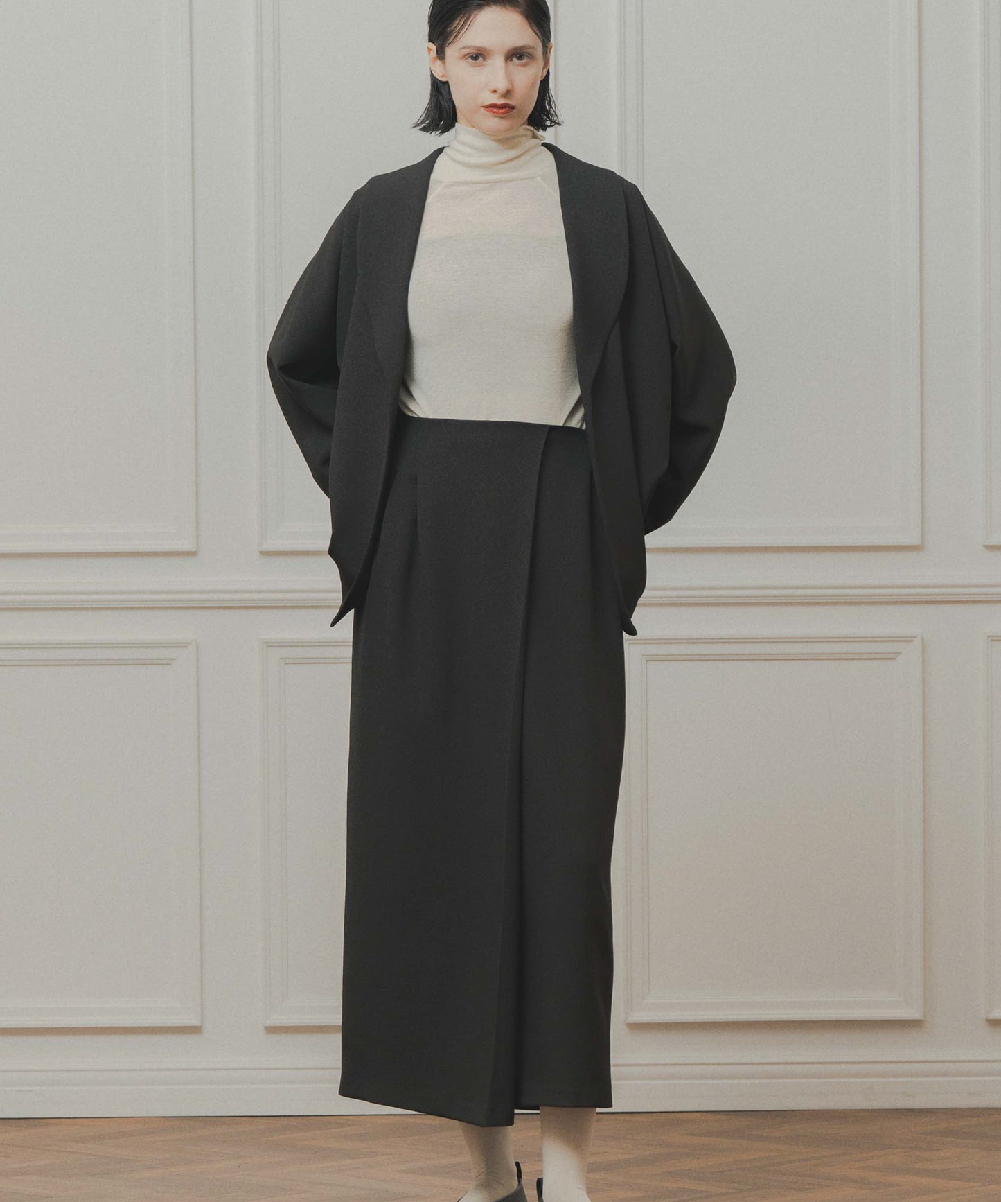 asymmetry tuck skirt / WHT26FSK4033