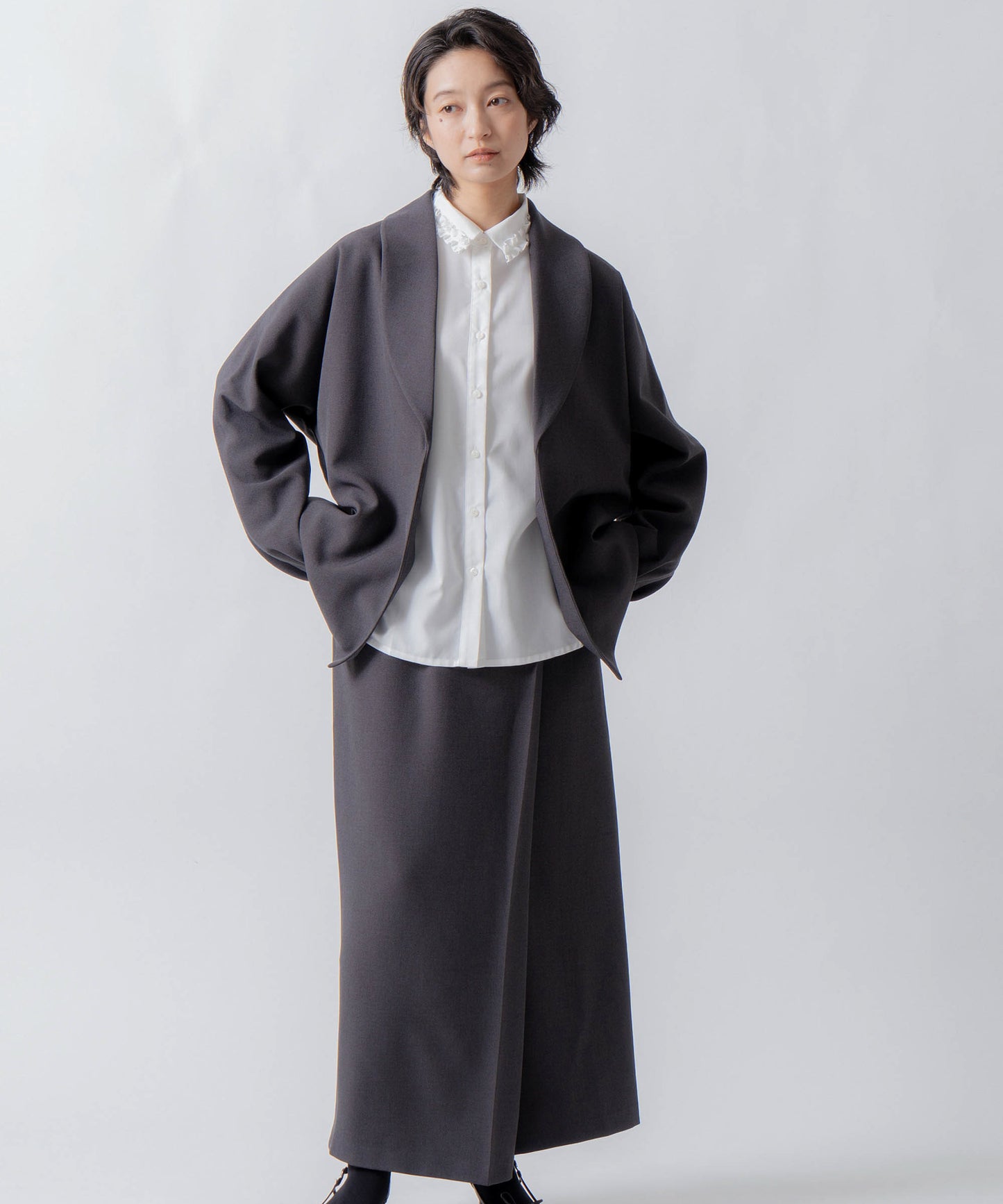 asymmetry tuck skirt / WHT26FSK4033