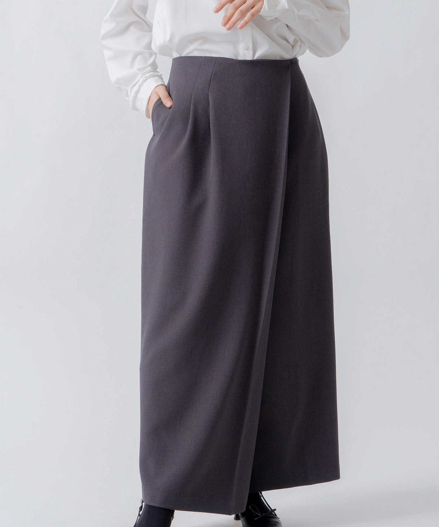 asymmetry tuck skirt / WHT26FSK4033