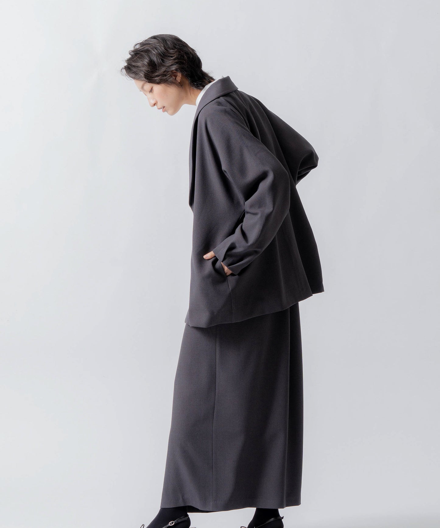 asymmetry tuck skirt / WHT26FSK4033