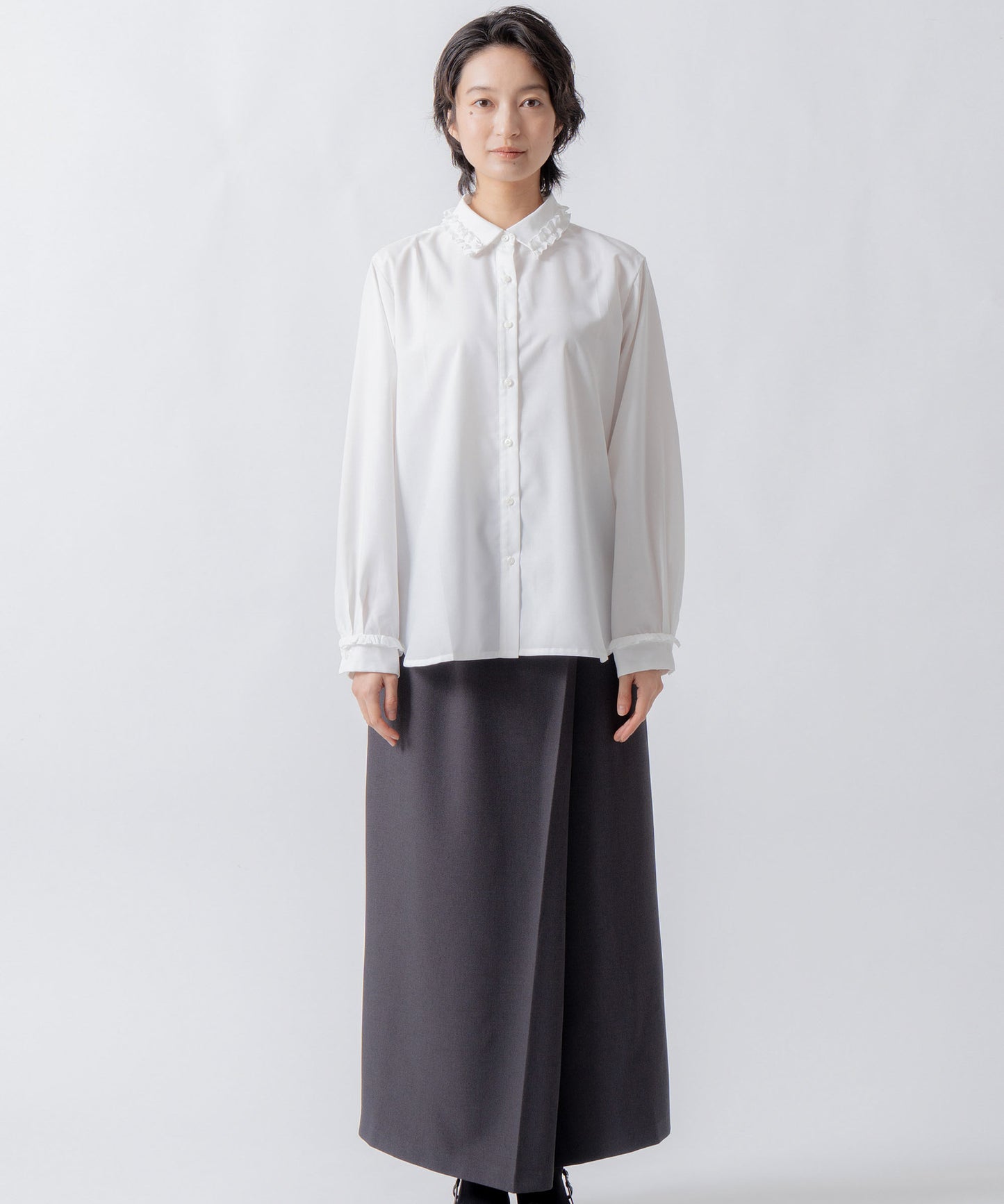 asymmetry tuck skirt / WHT26FSK4033