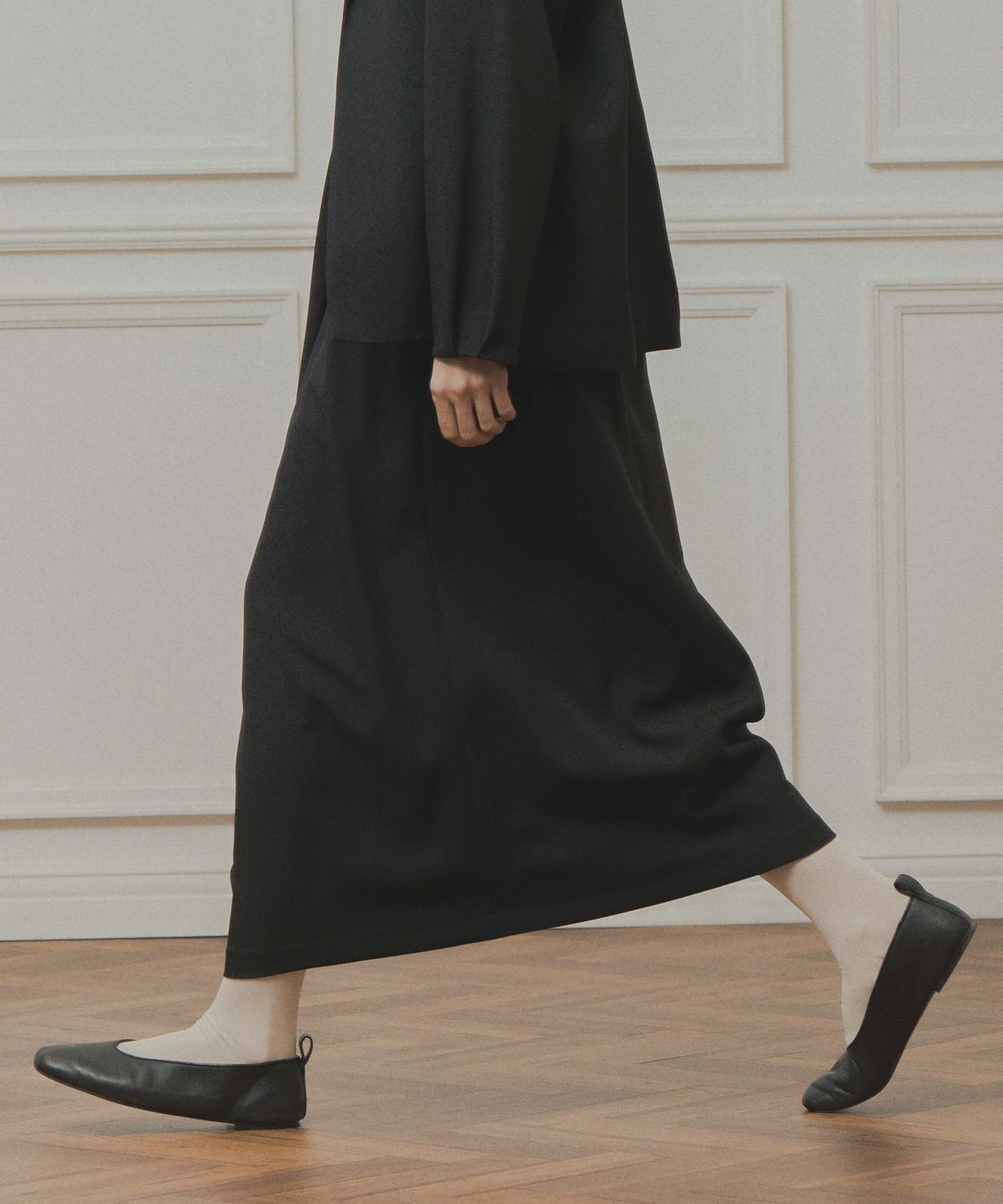asymmetry tuck skirt / WHT26FSK4033