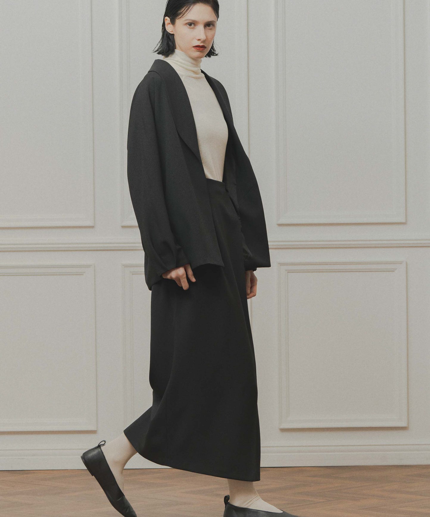 asymmetry tuck skirt / WHT26FSK4033
