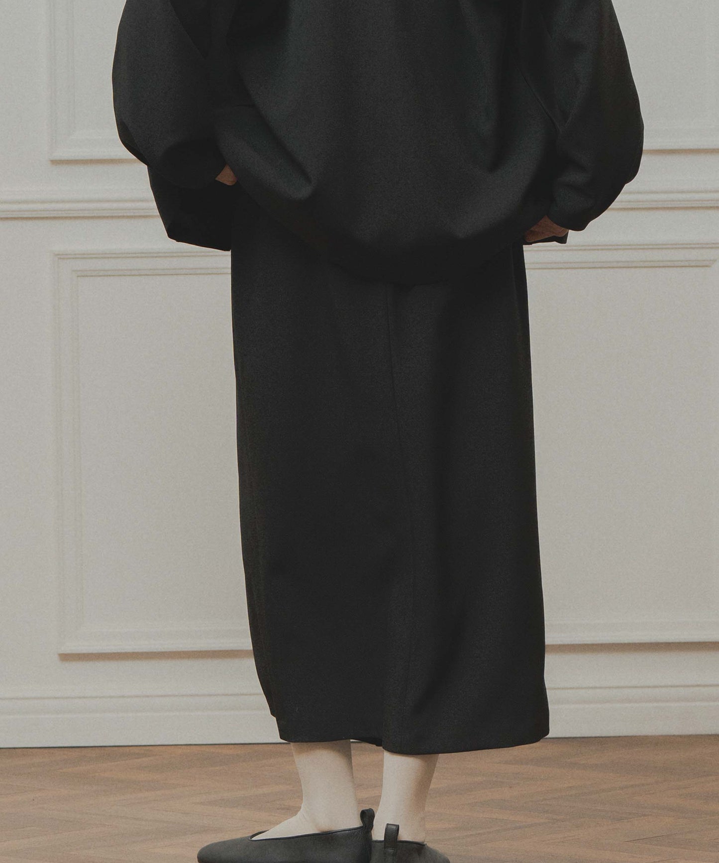 asymmetry tuck skirt / WHT26FSK4033