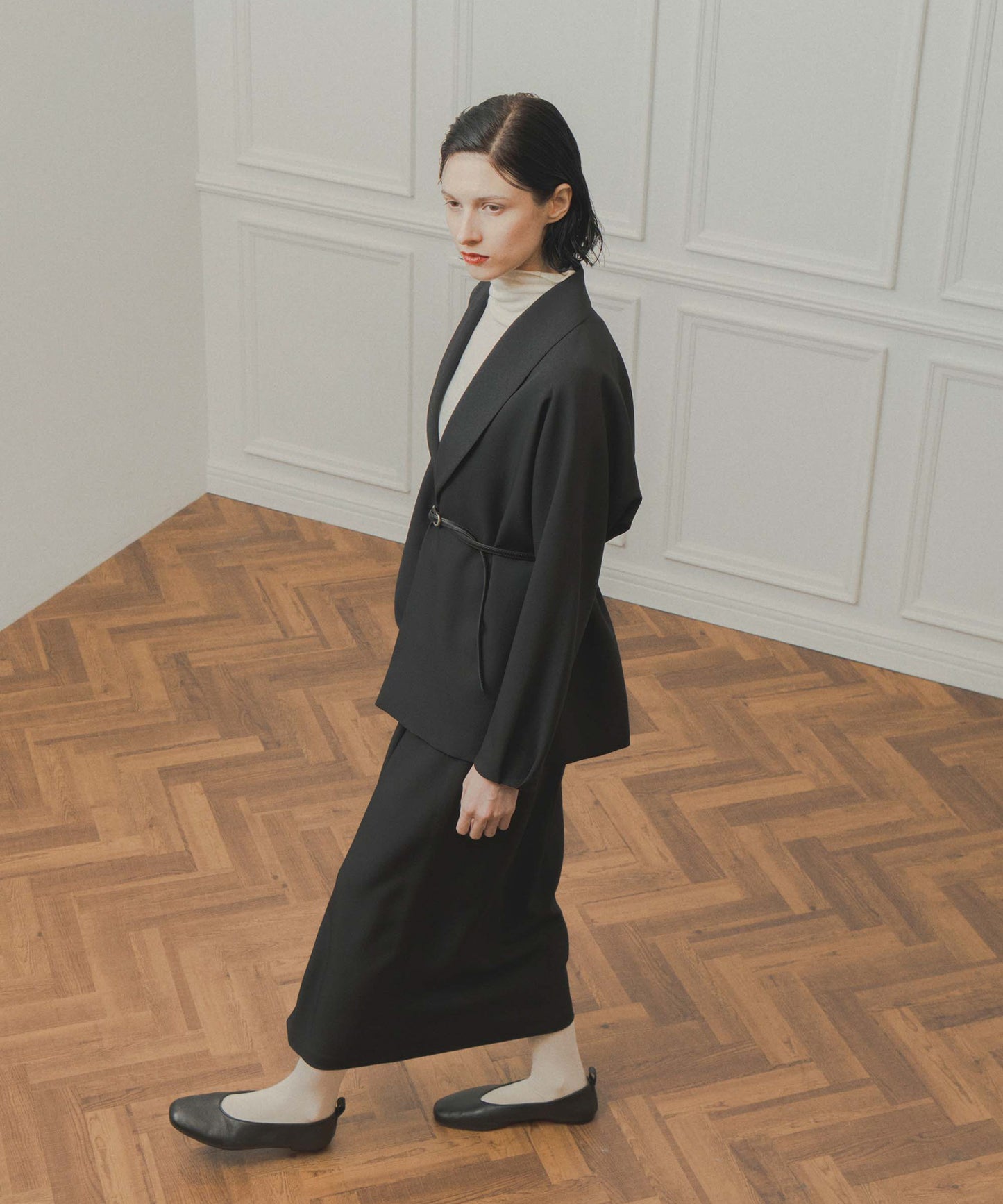 asymmetry tuck skirt / WHT26FSK4033