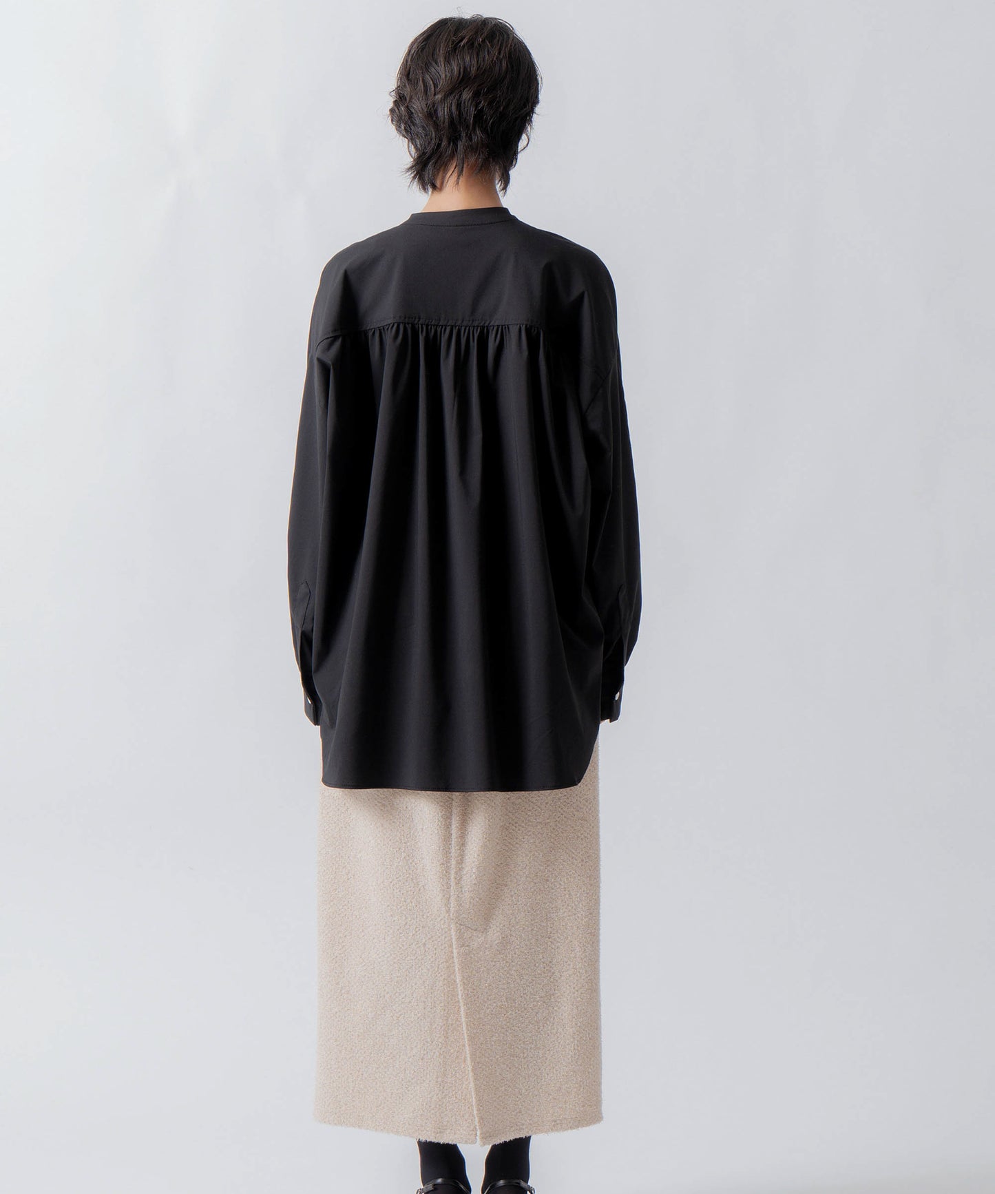 glitter shaggy skirt / WHT26FSK4034