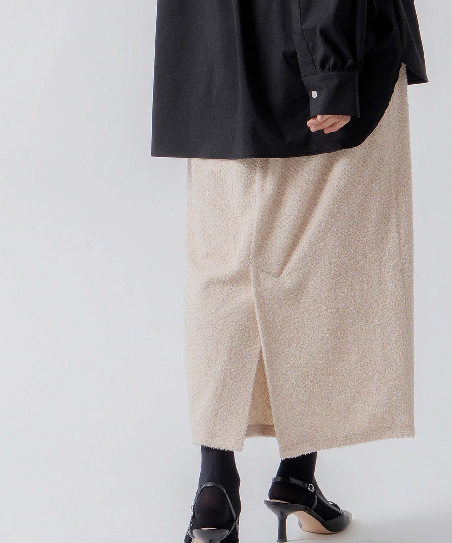 glitter shaggy skirt / WHT26FSK4034