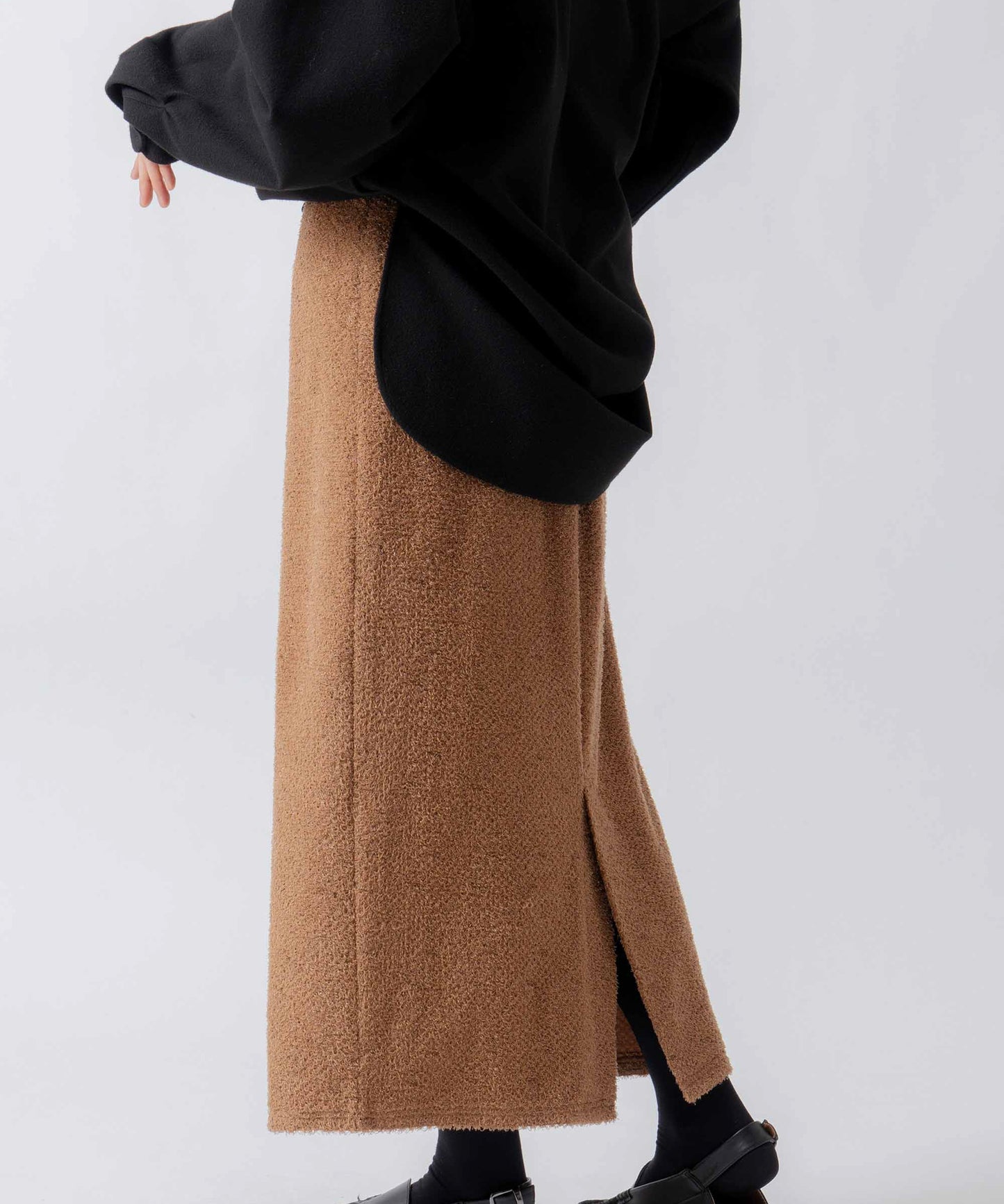 glitter shaggy skirt / WHT26FSK4034