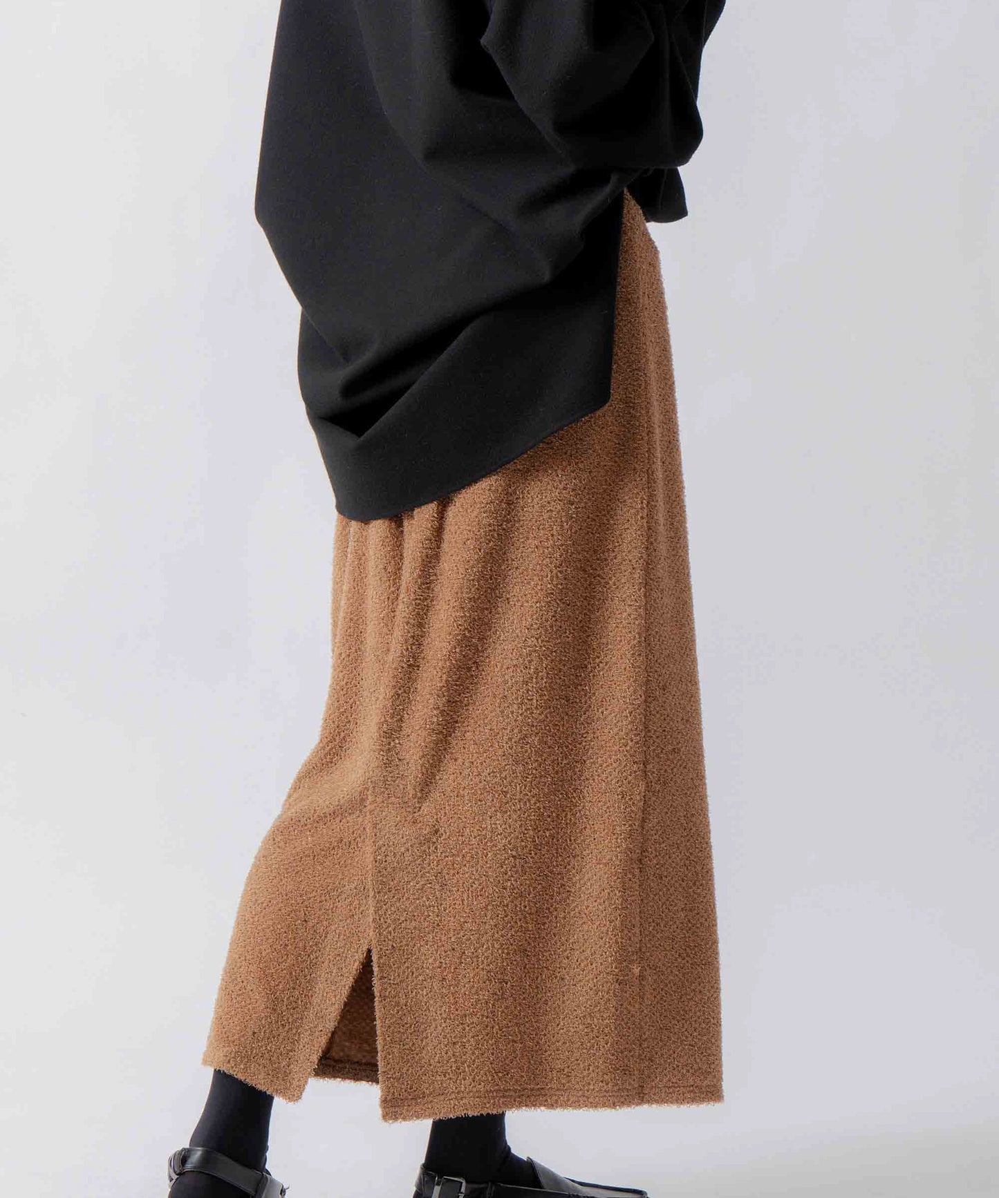 glitter shaggy skirt / WHT26FSK4034