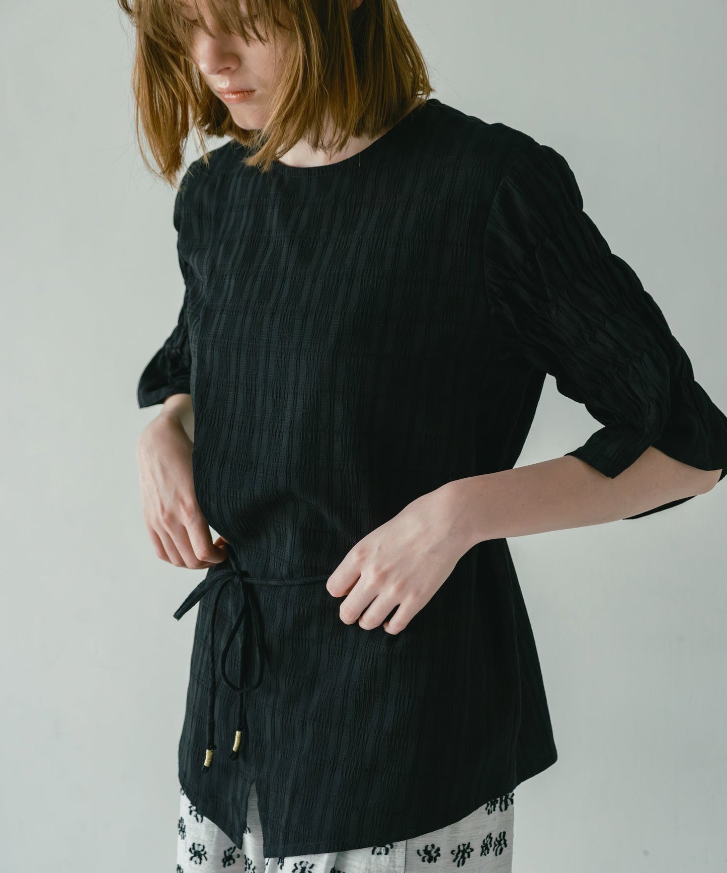 slit layered blouse / WHT26HBL4086