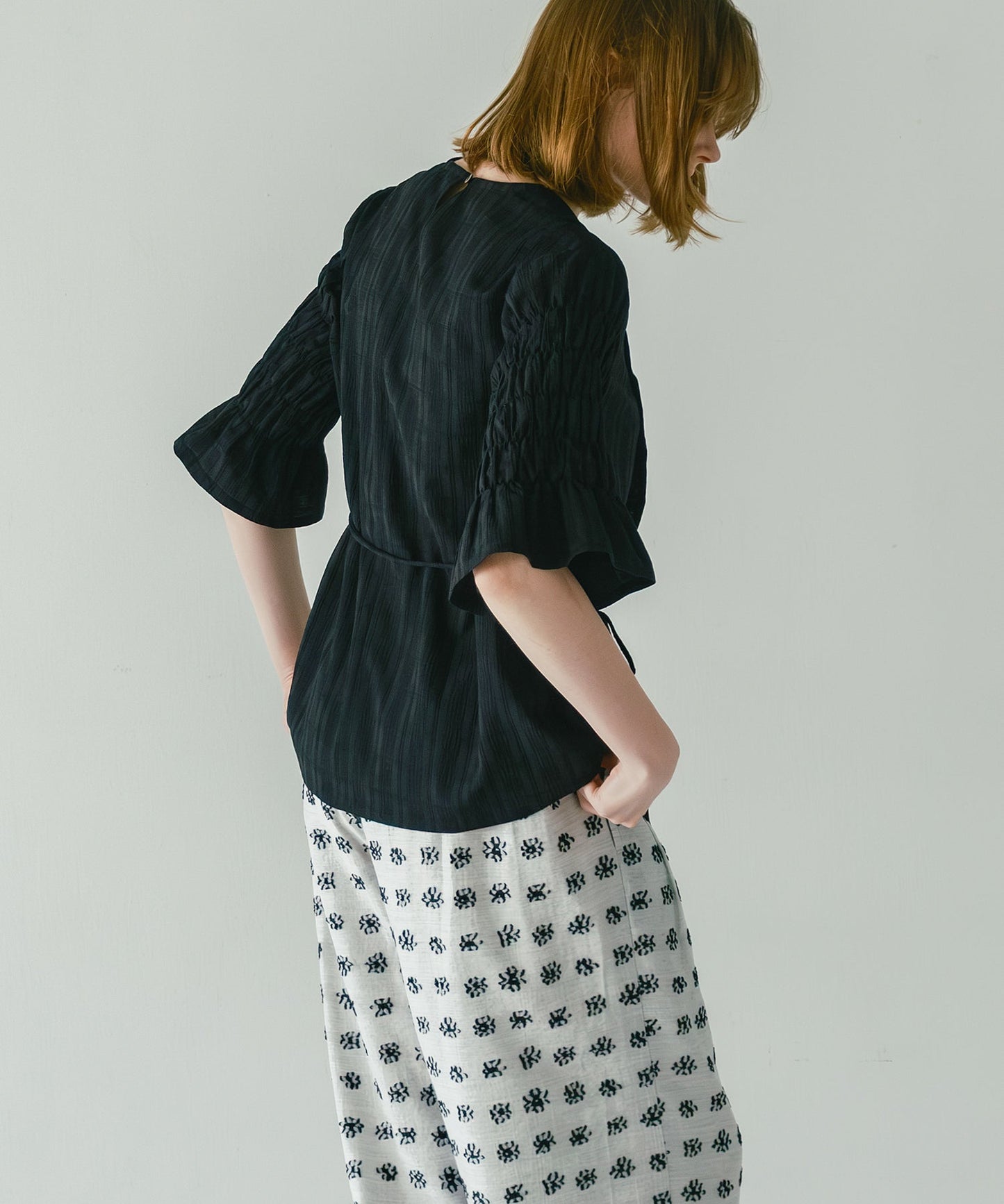 slit layered blouse / WHT26HBL4086