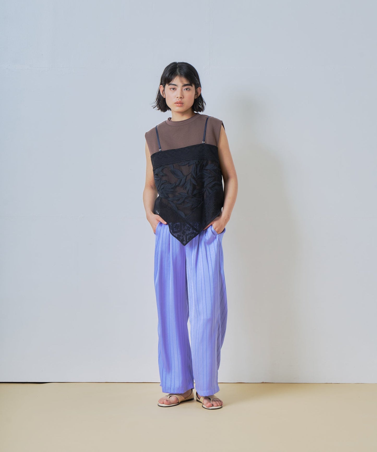 lace combination camisole / WHT26HBL4088