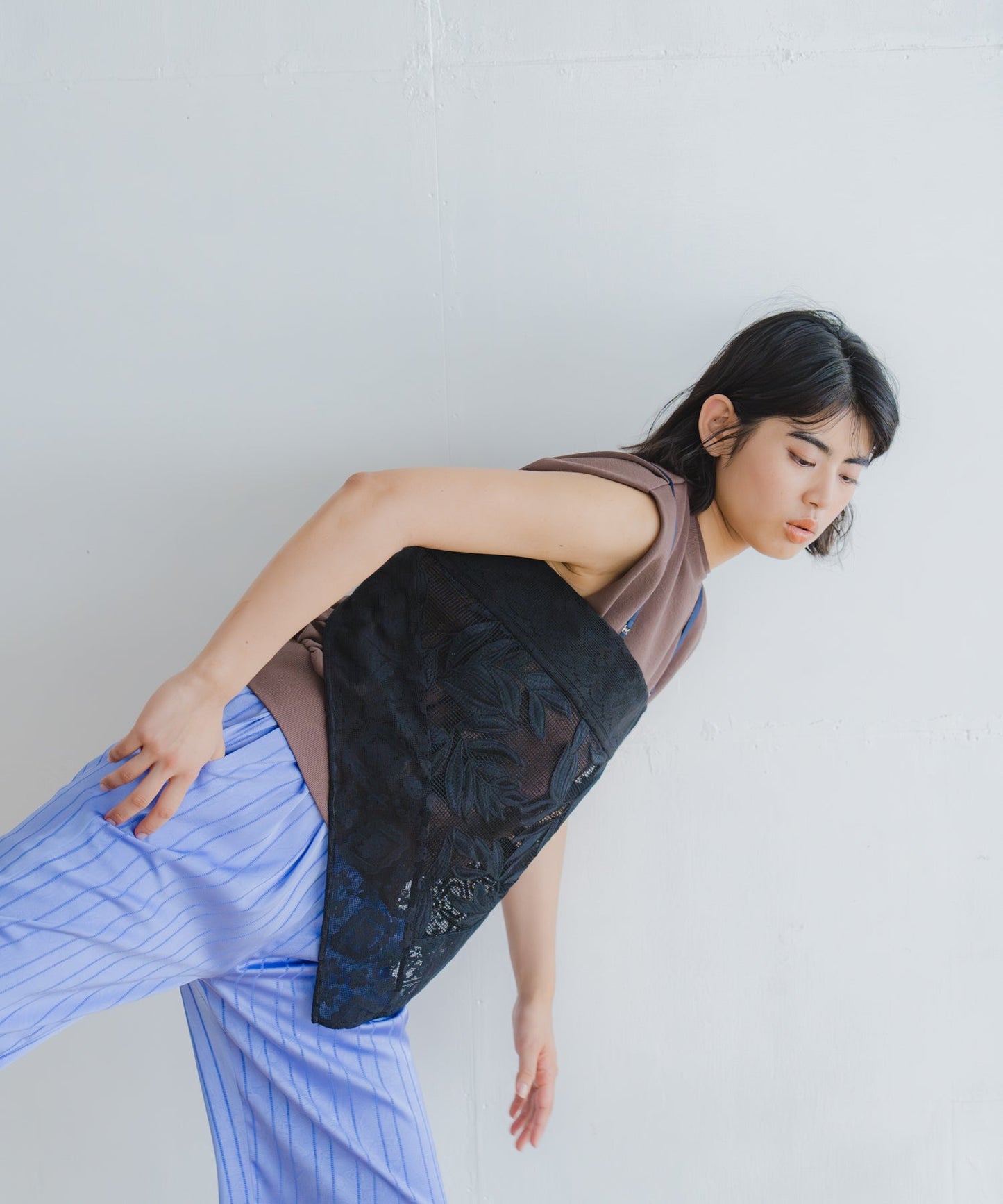 lace combination camisole / WHT26HBL4088