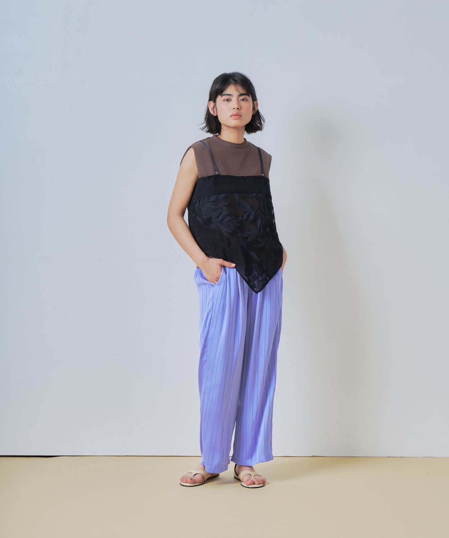 lace combination camisole / WHT26HBL4088