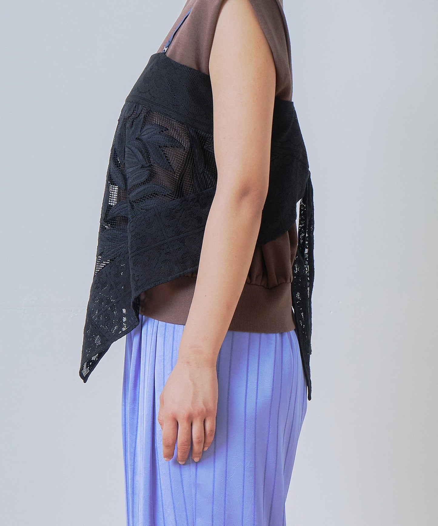 lace combination camisole / WHT26HBL4088
