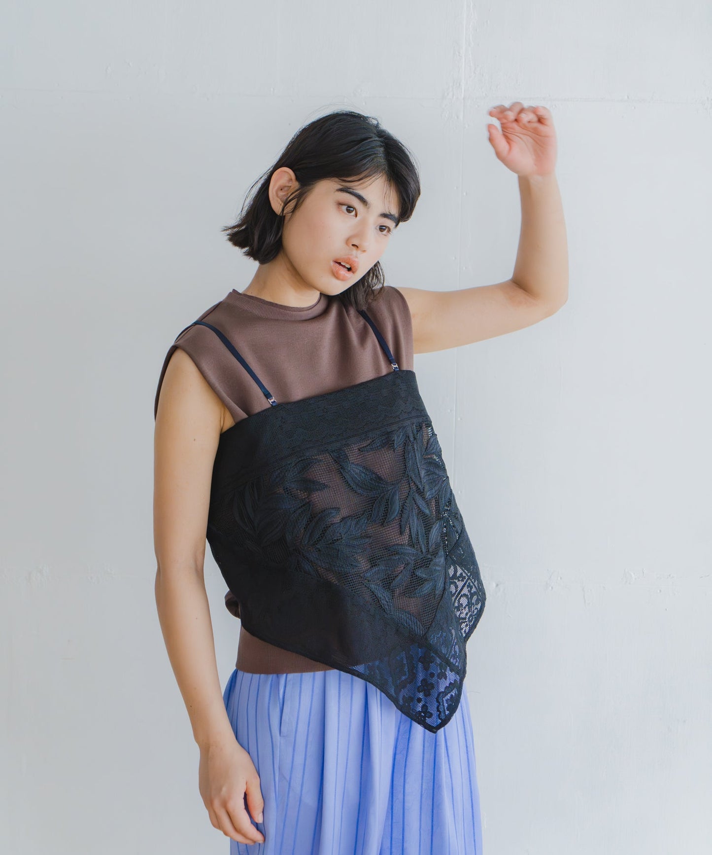 lace combination camisole / WHT26HBL4088