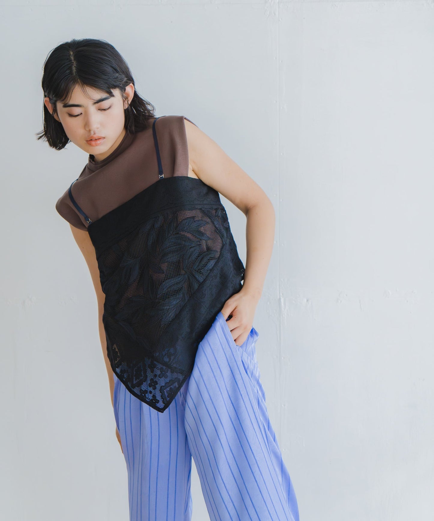 lace combination camisole / WHT26HBL4088