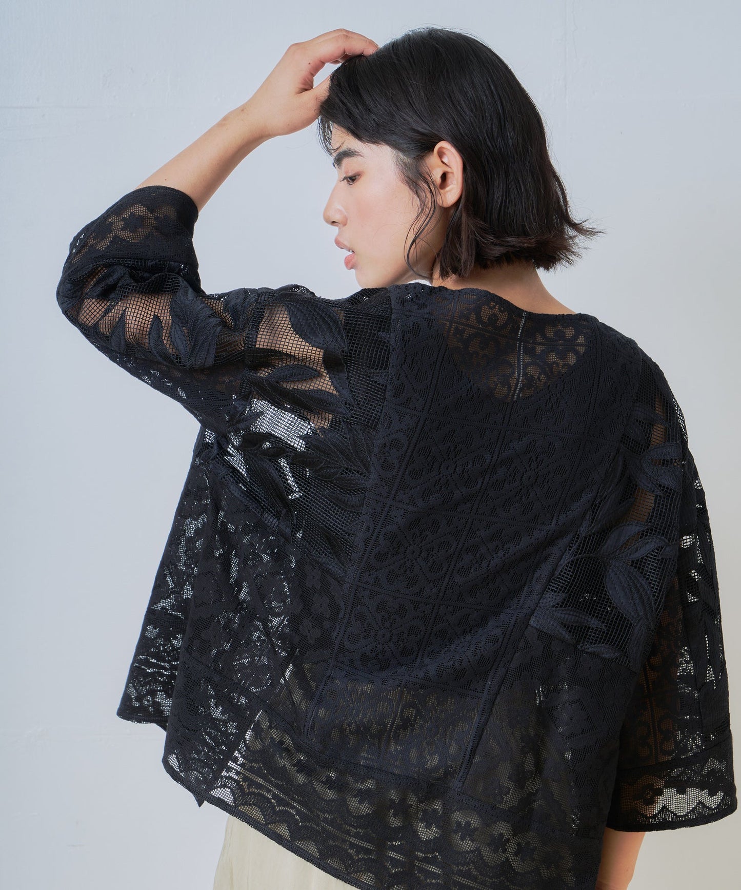 lace combination cardigan / WHT26HBL4089