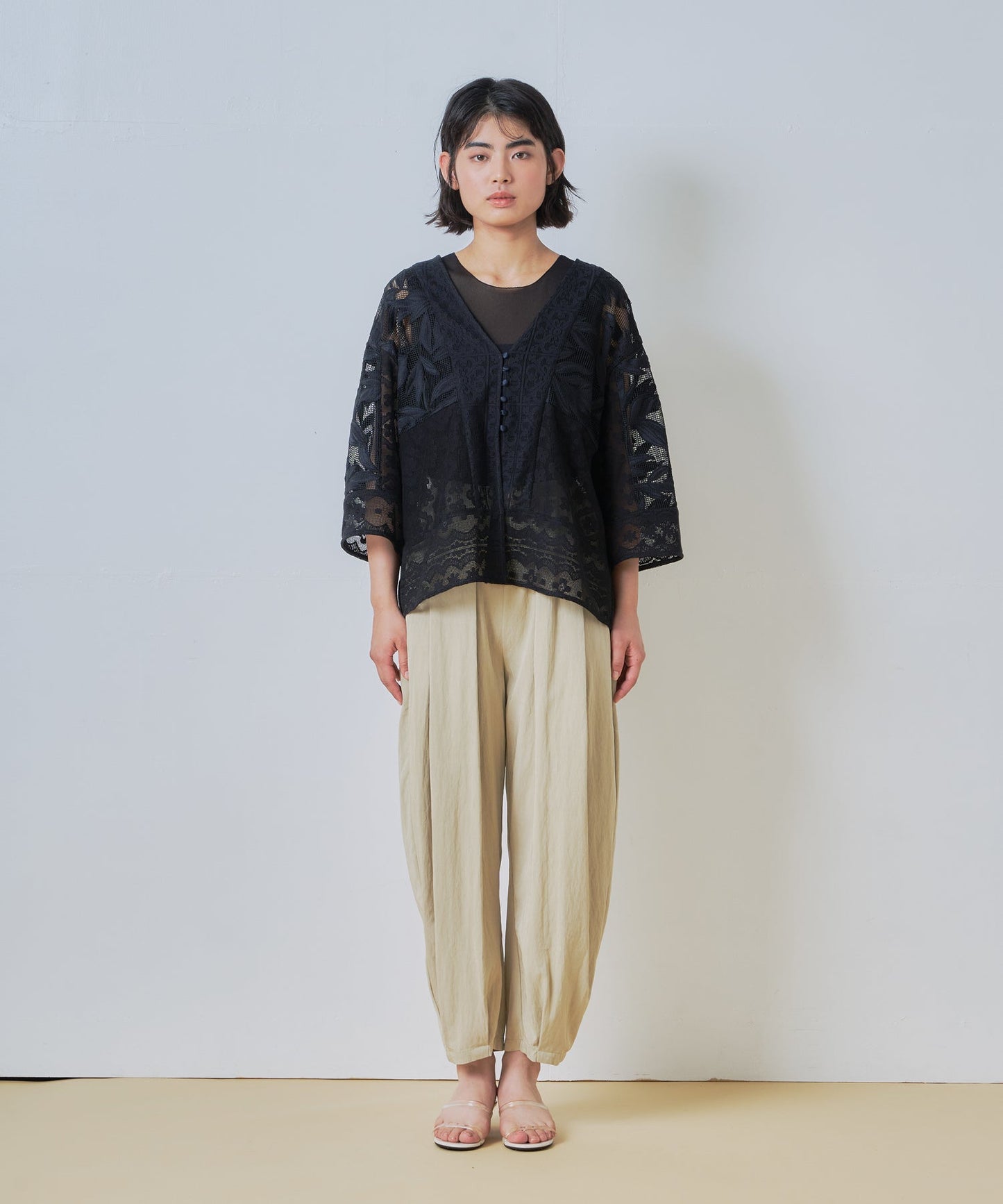 lace combination cardigan / WHT26HBL4089