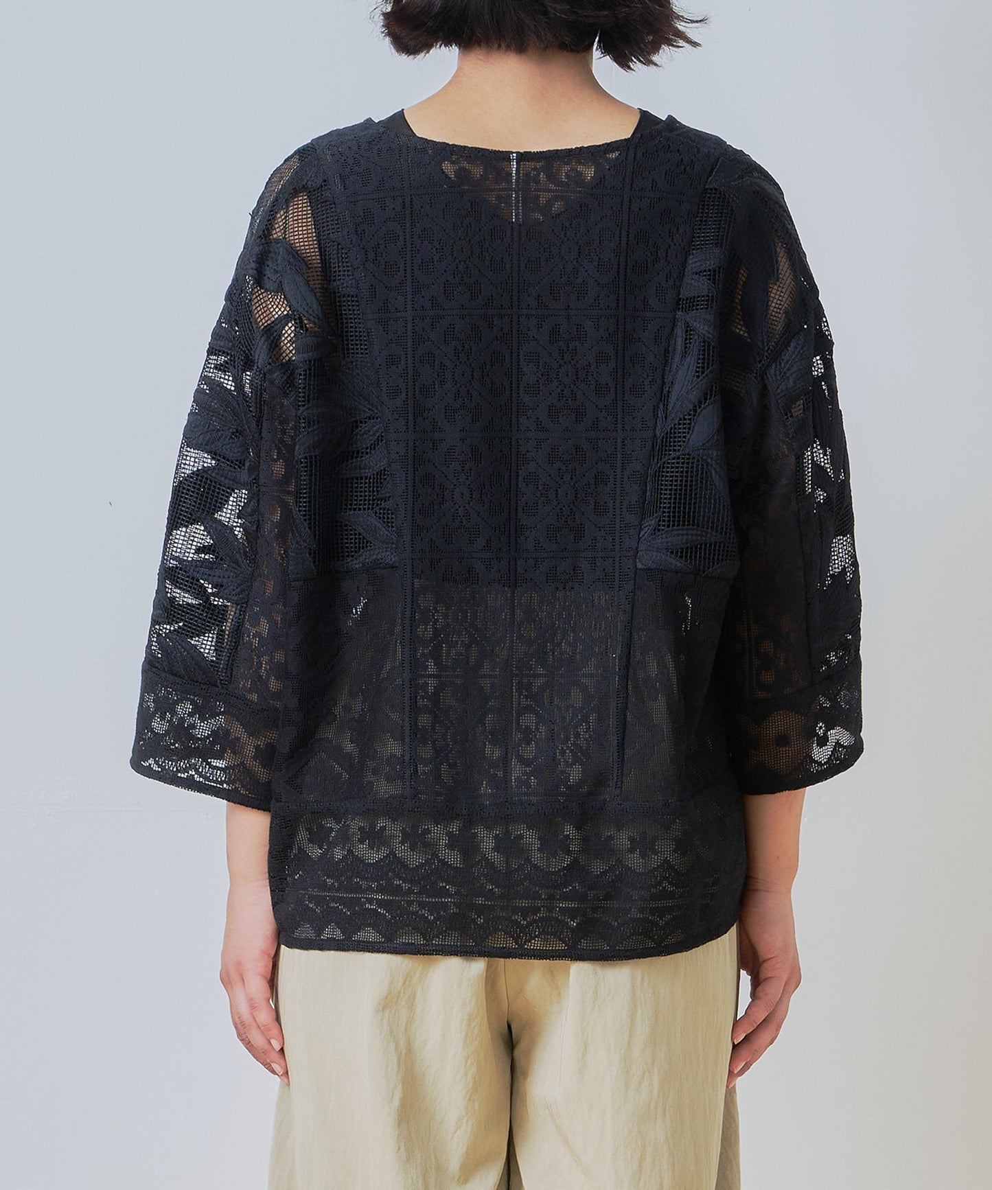 lace combination cardigan / WHT26HBL4089