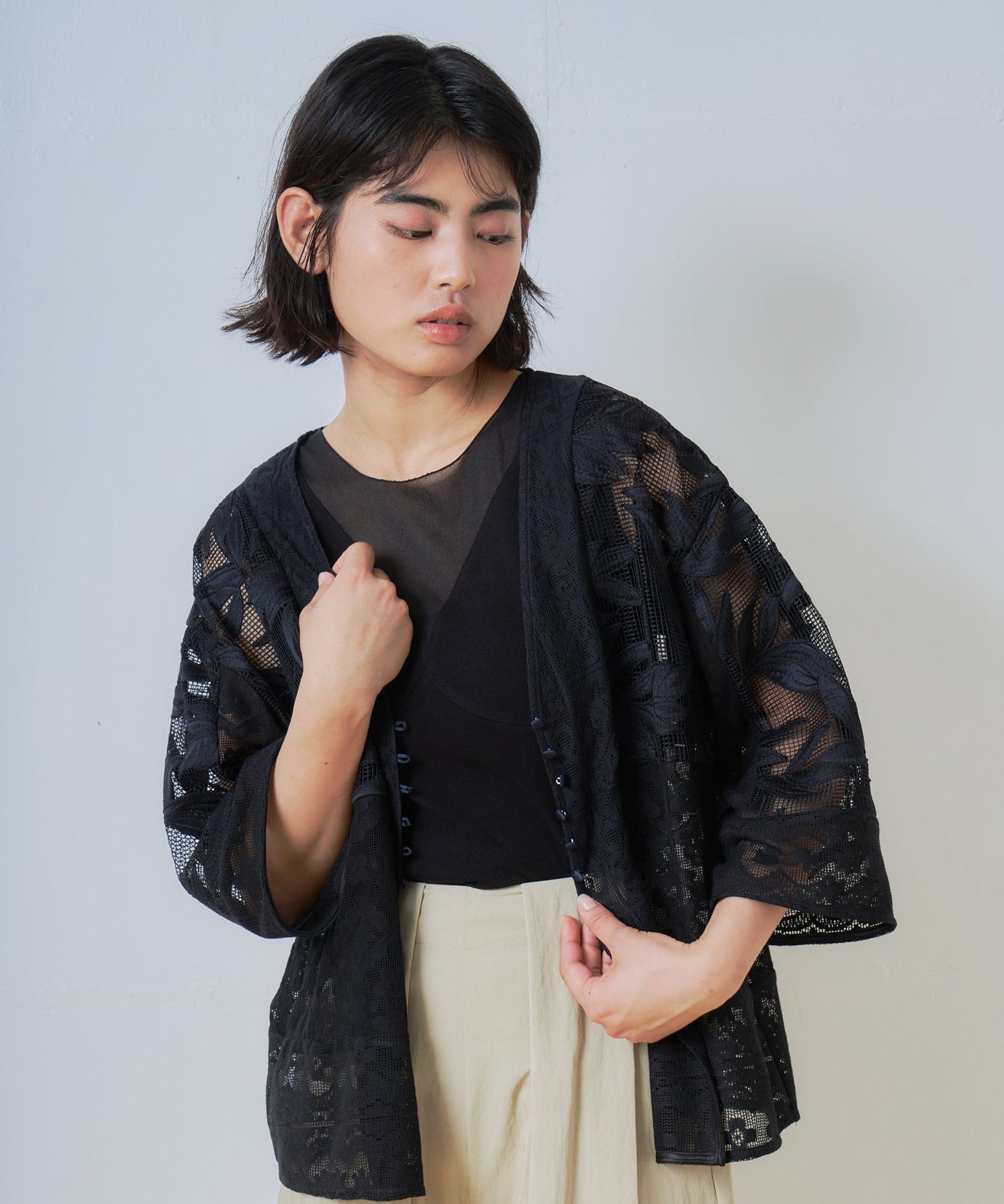 lace combination cardigan / WHT26HBL4089