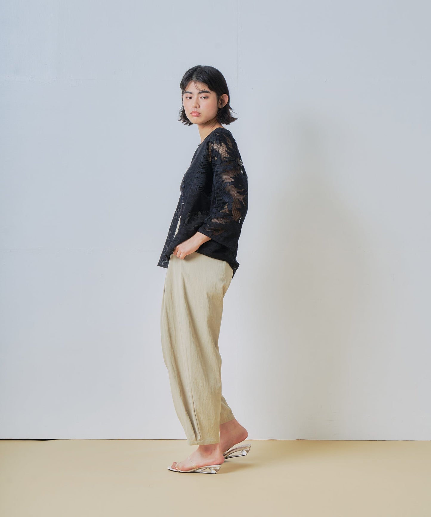 lace combination cardigan / WHT26HBL4089