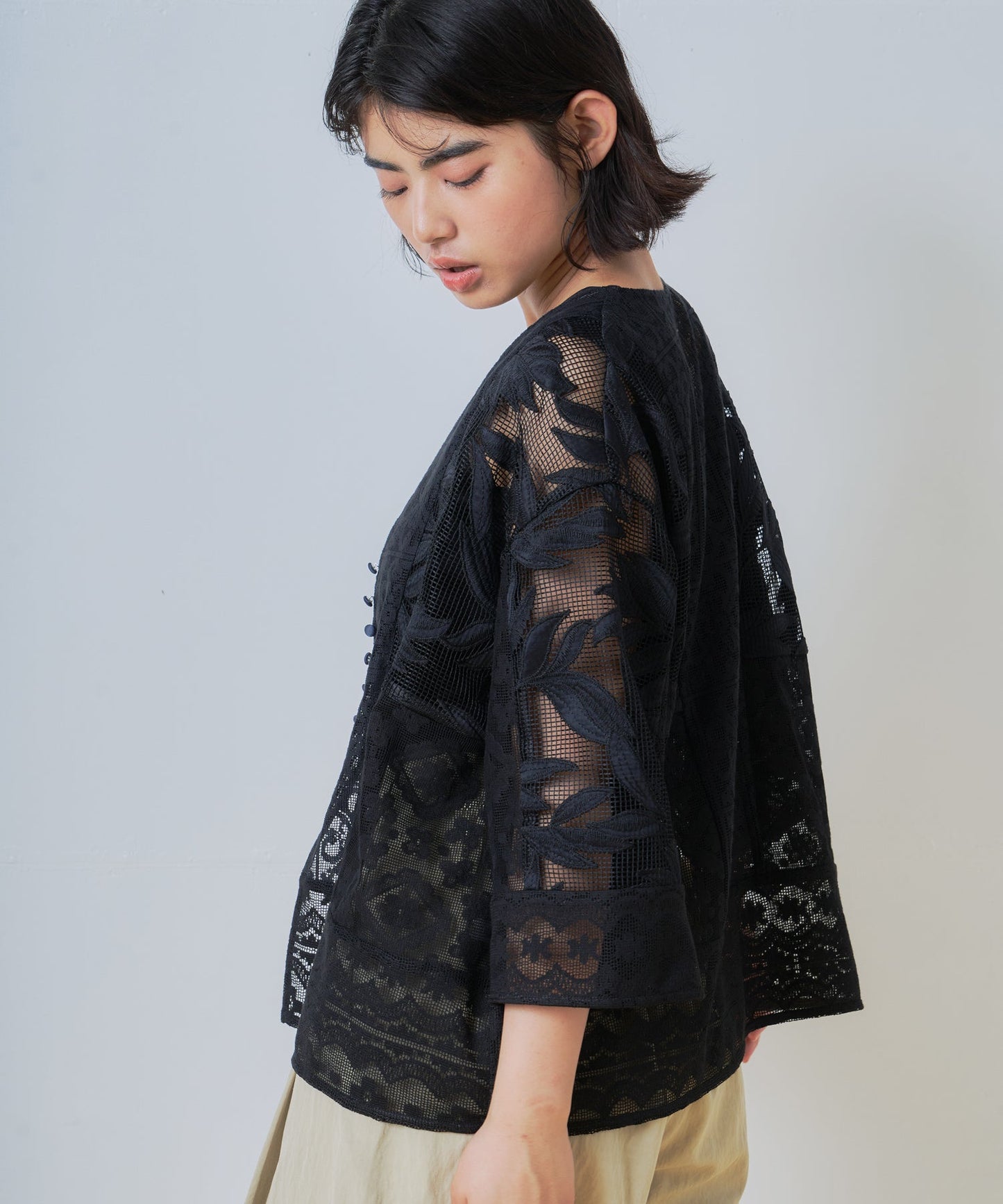 lace combination cardigan / WHT26HBL4089