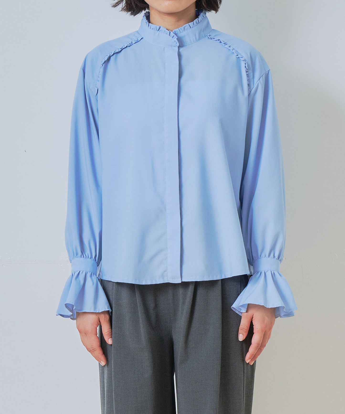 stand frill collar blouse / WHT26HBL4090