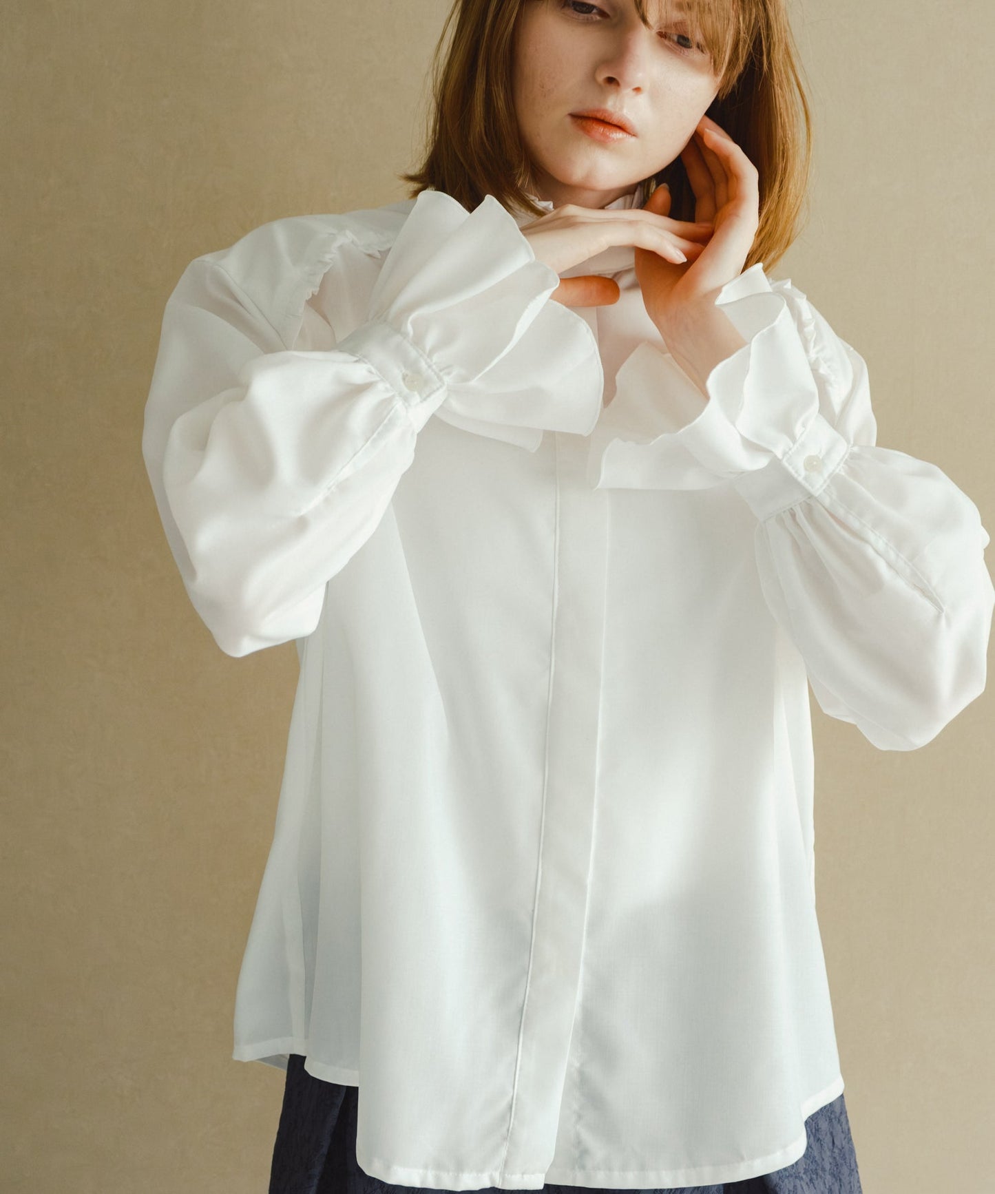 stand frill collar blouse / WHT26HBL4090