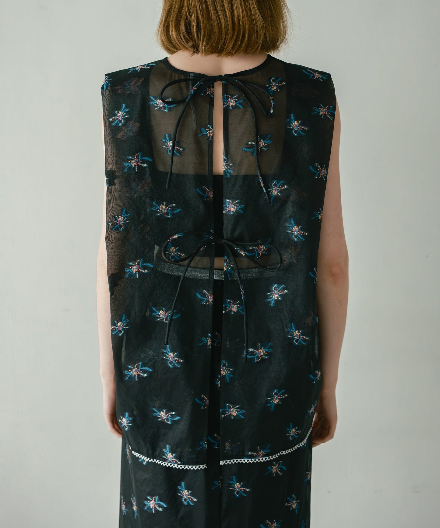 back open sheer flower blouse / WHT26HBL4091