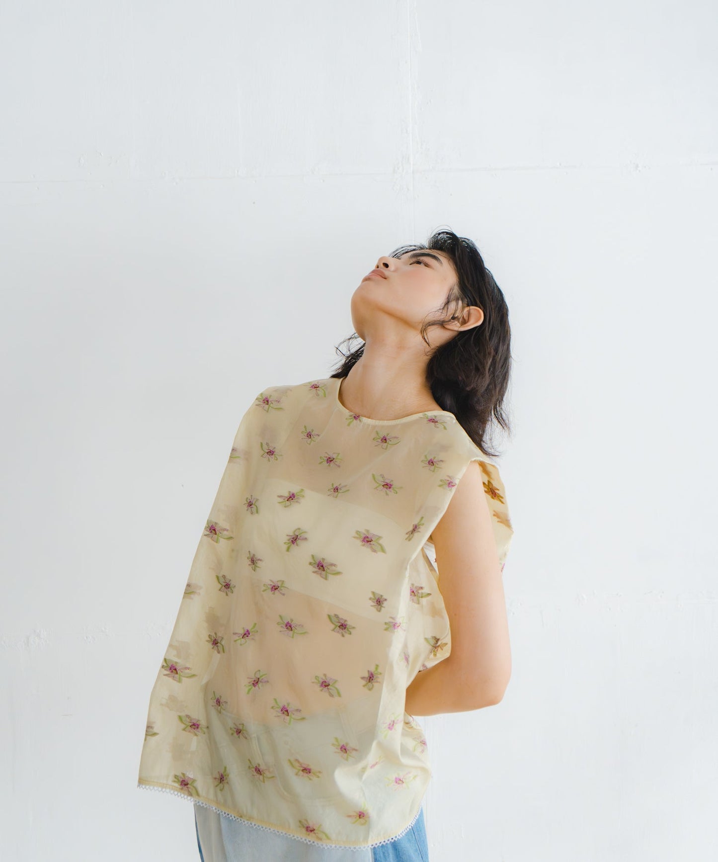 back open sheer flower blouse / WHT26HBL4091