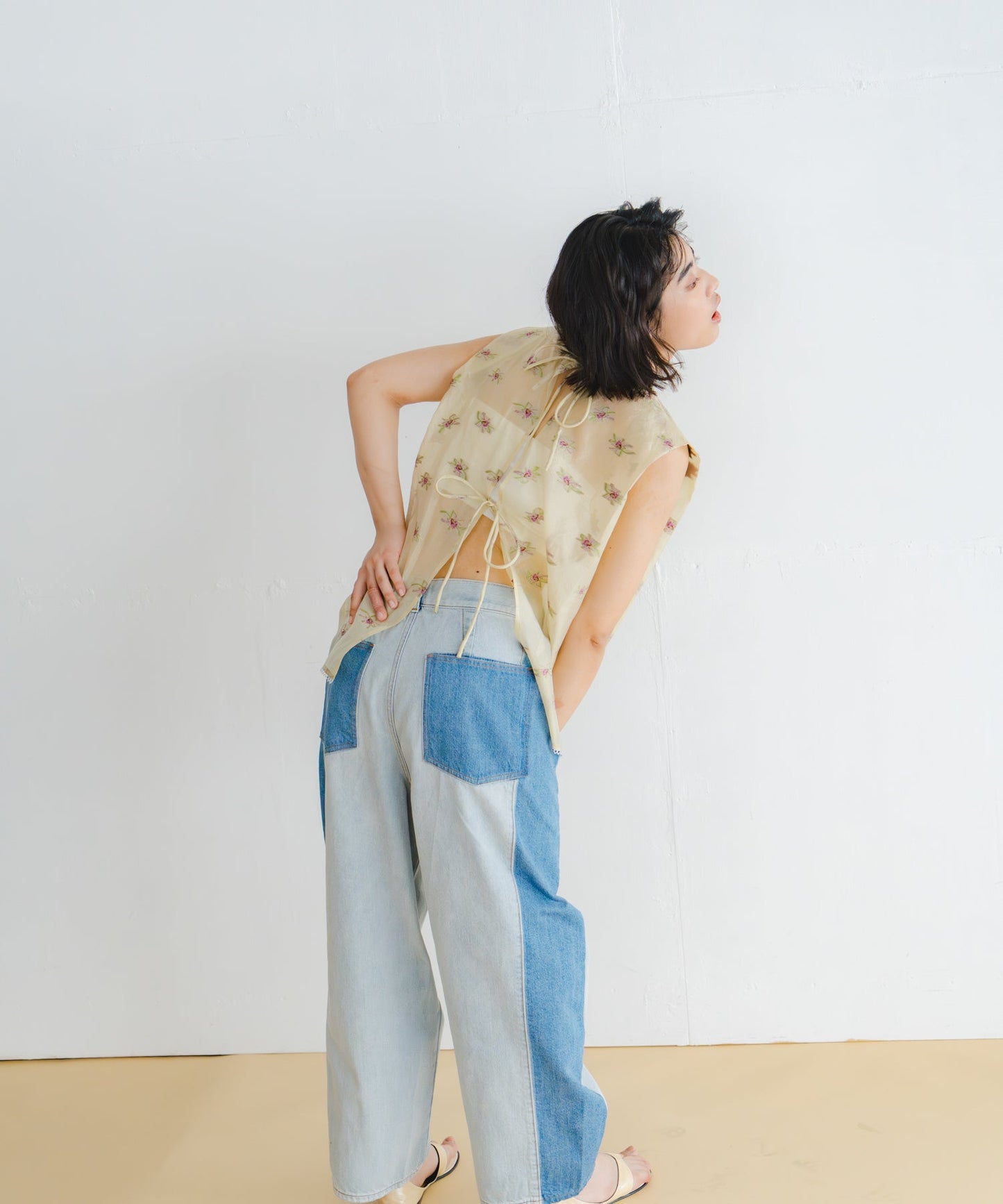 back open sheer flower blouse / WHT26HBL4091