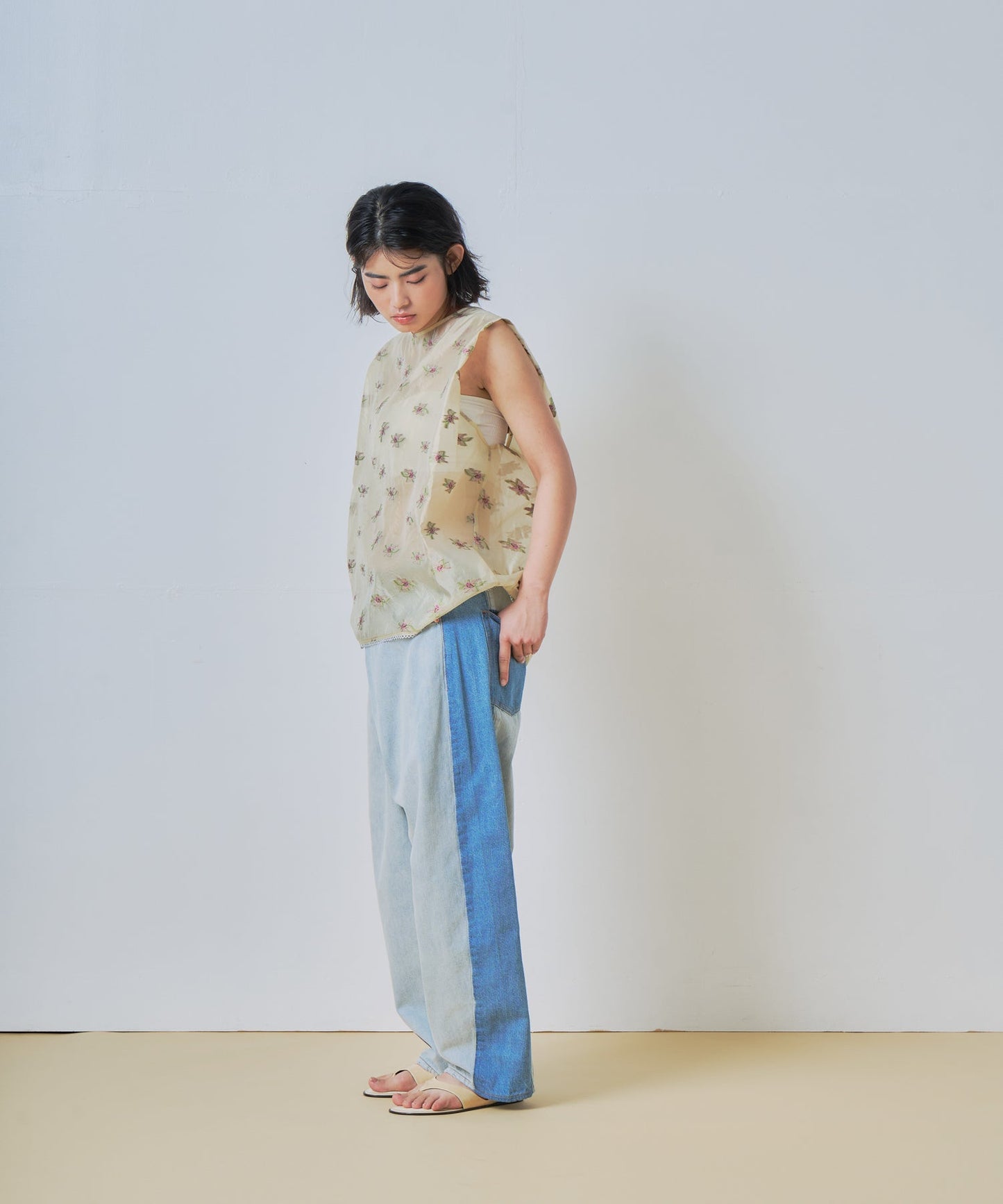 back open sheer flower blouse / WHT26HBL4091