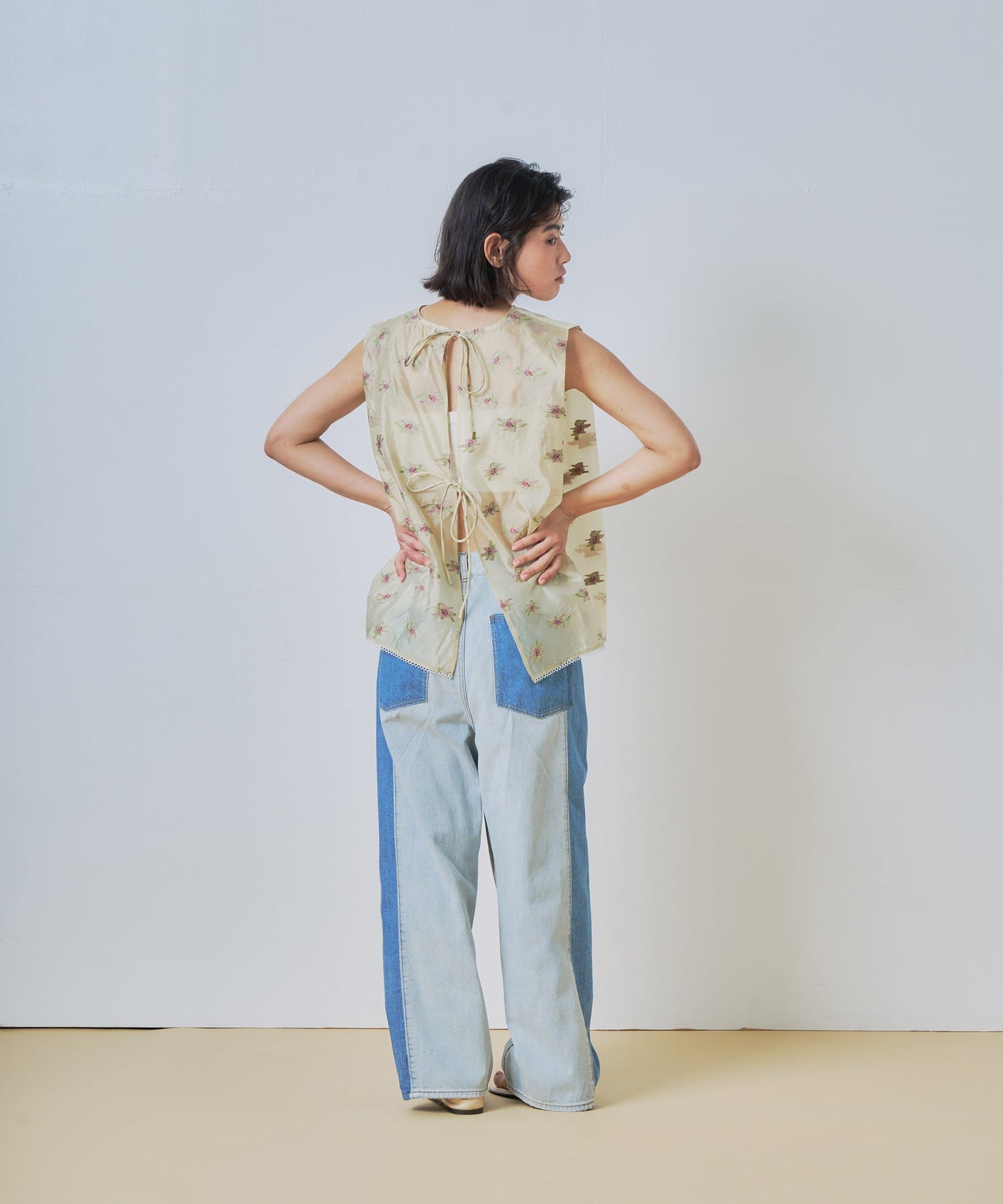 back open sheer flower blouse / WHT26HBL4091