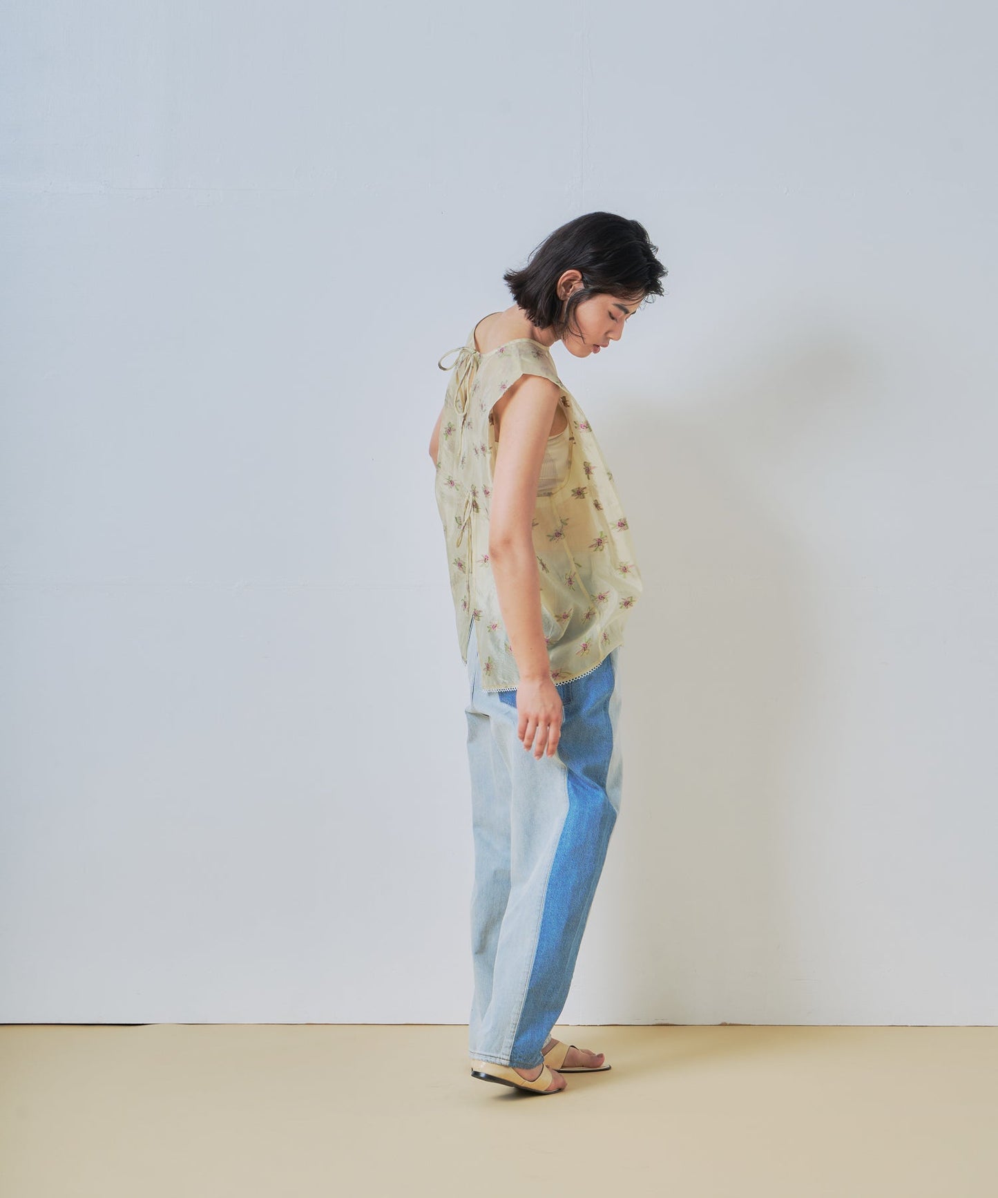 back open sheer flower blouse / WHT26HBL4091