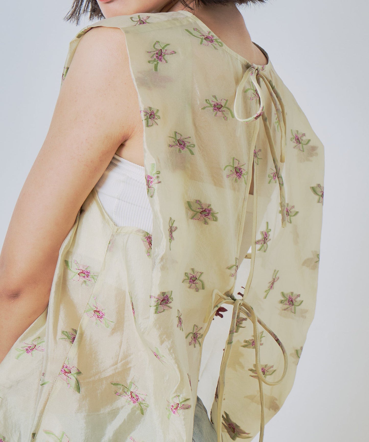 back open sheer flower blouse / WHT26HBL4091