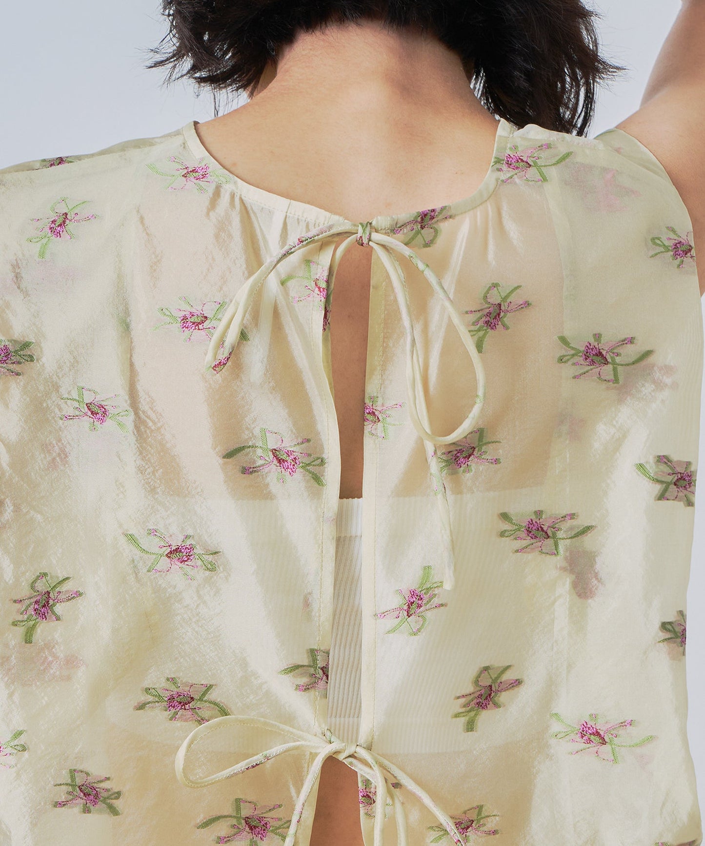 back open sheer flower blouse / WHT26HBL4091