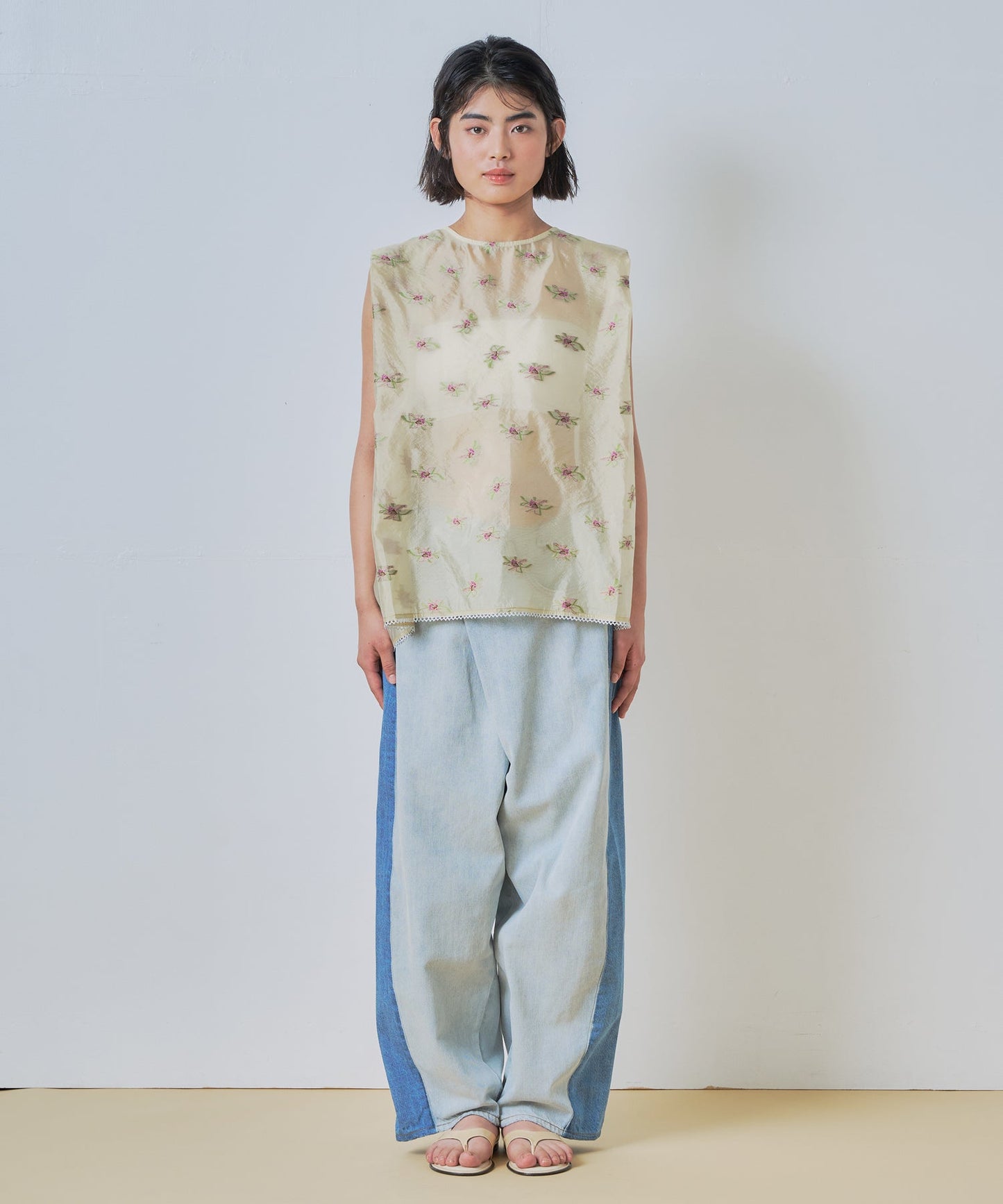 back open sheer flower blouse / WHT26HBL4091
