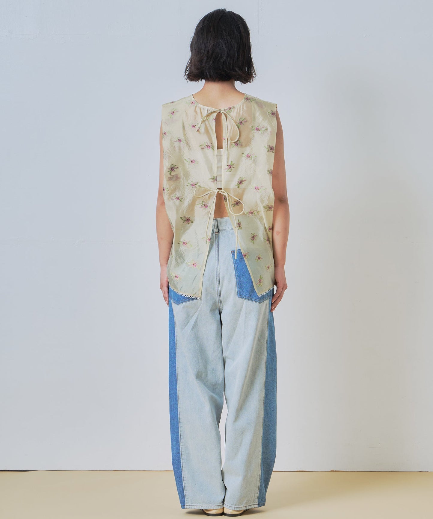 back open sheer flower blouse / WHT26HBL4091