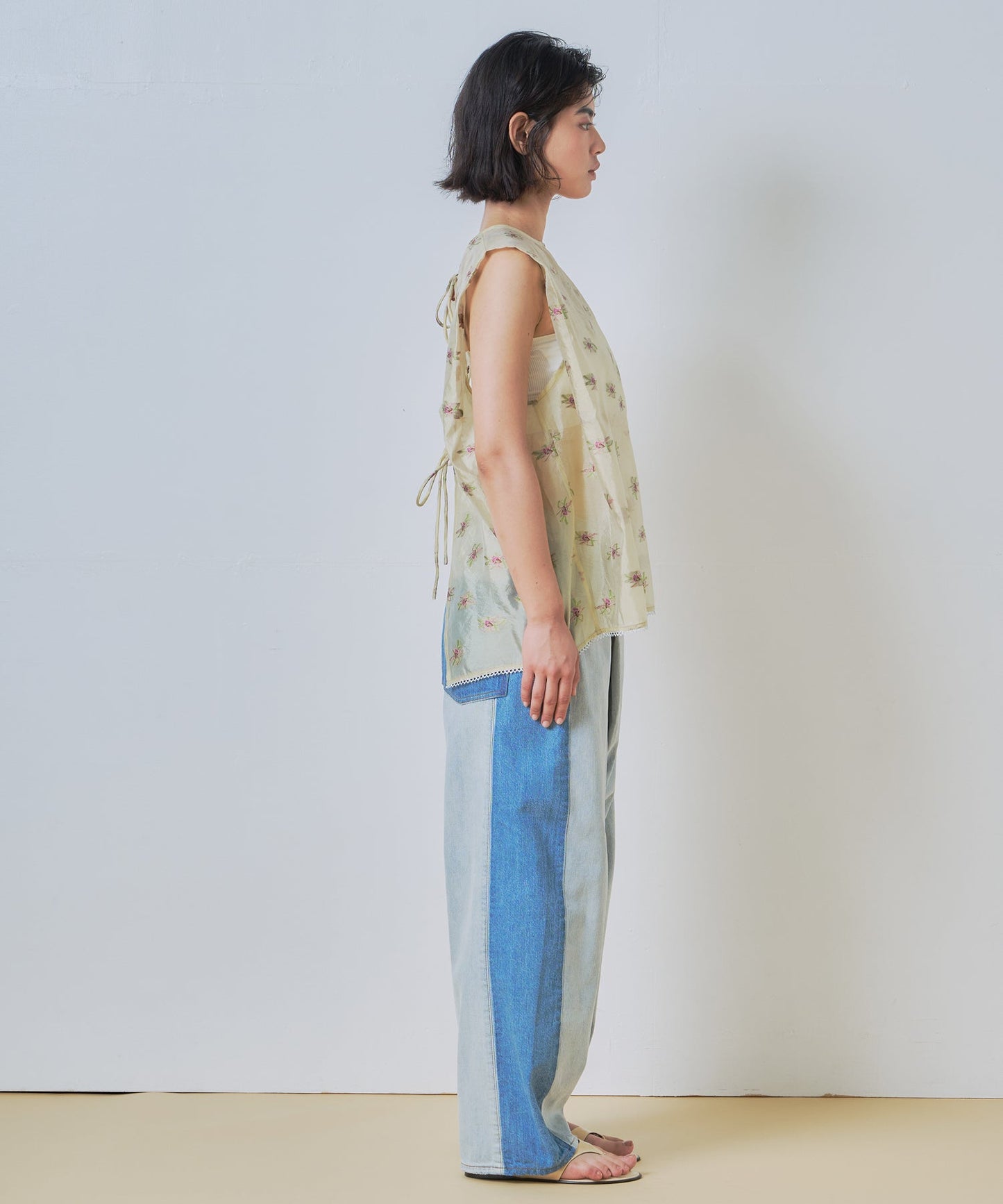 back open sheer flower blouse / WHT26HBL4091