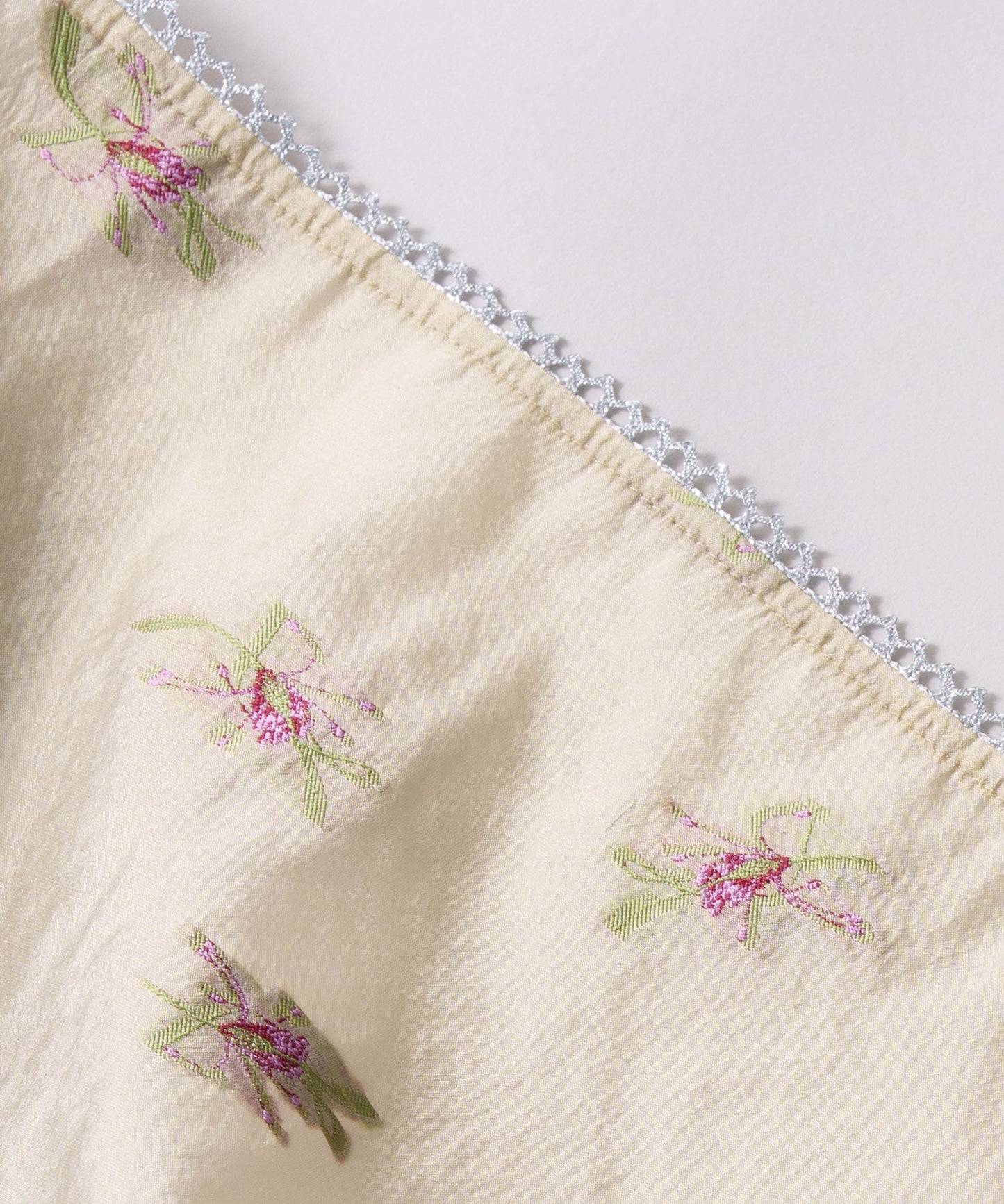back open sheer flower blouse / WHT26HBL4091